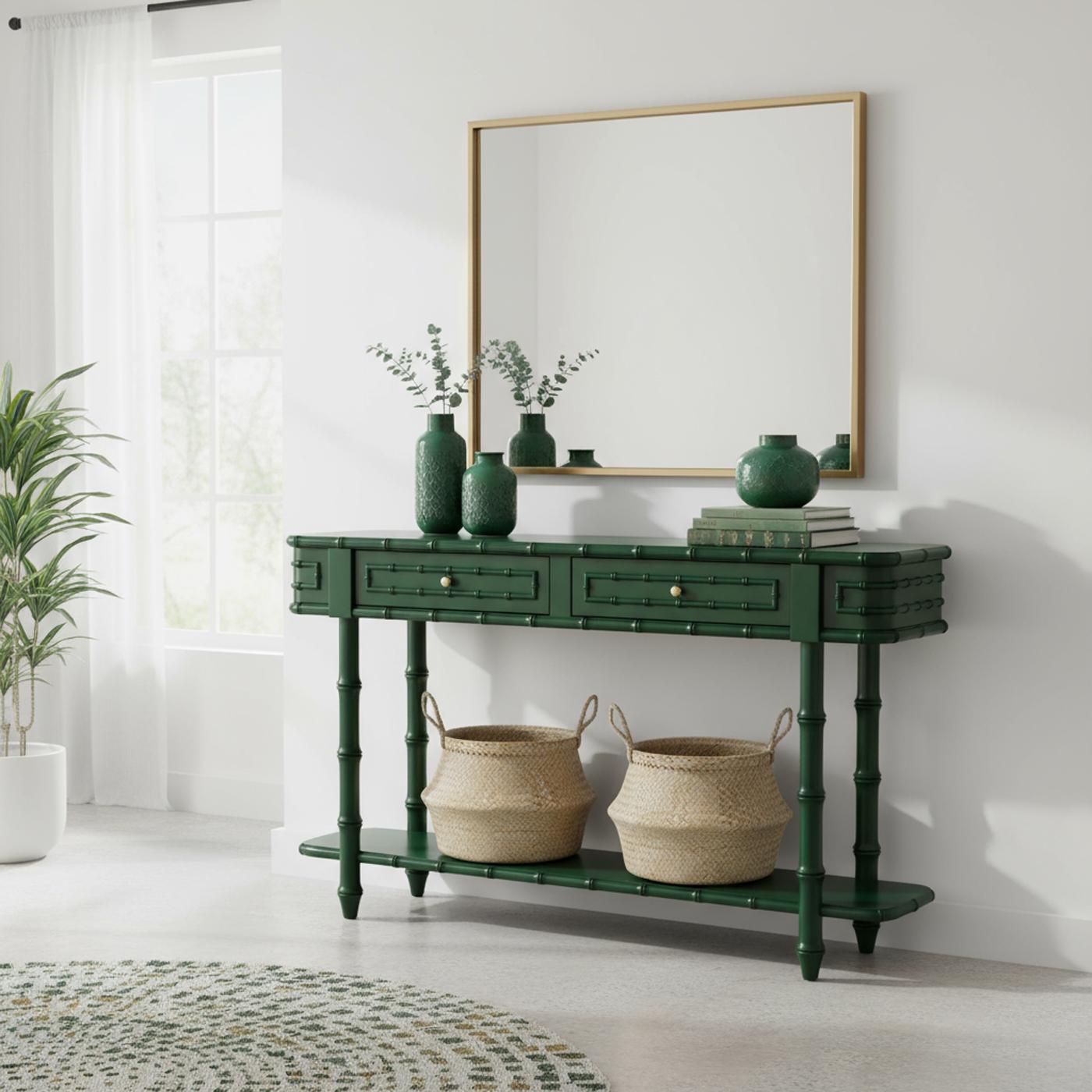 Diese elegante Konsole ist aus massivem Mahagoniholz handgefertigt und von Hand in einem satten Jadegrün lackiert. Sie verbindet den zeitlosen Reiz des Faux-Bamboo-Designs mit moderner Raffinesse.

Die lange, schmale Silhouette verfügt über zwei
