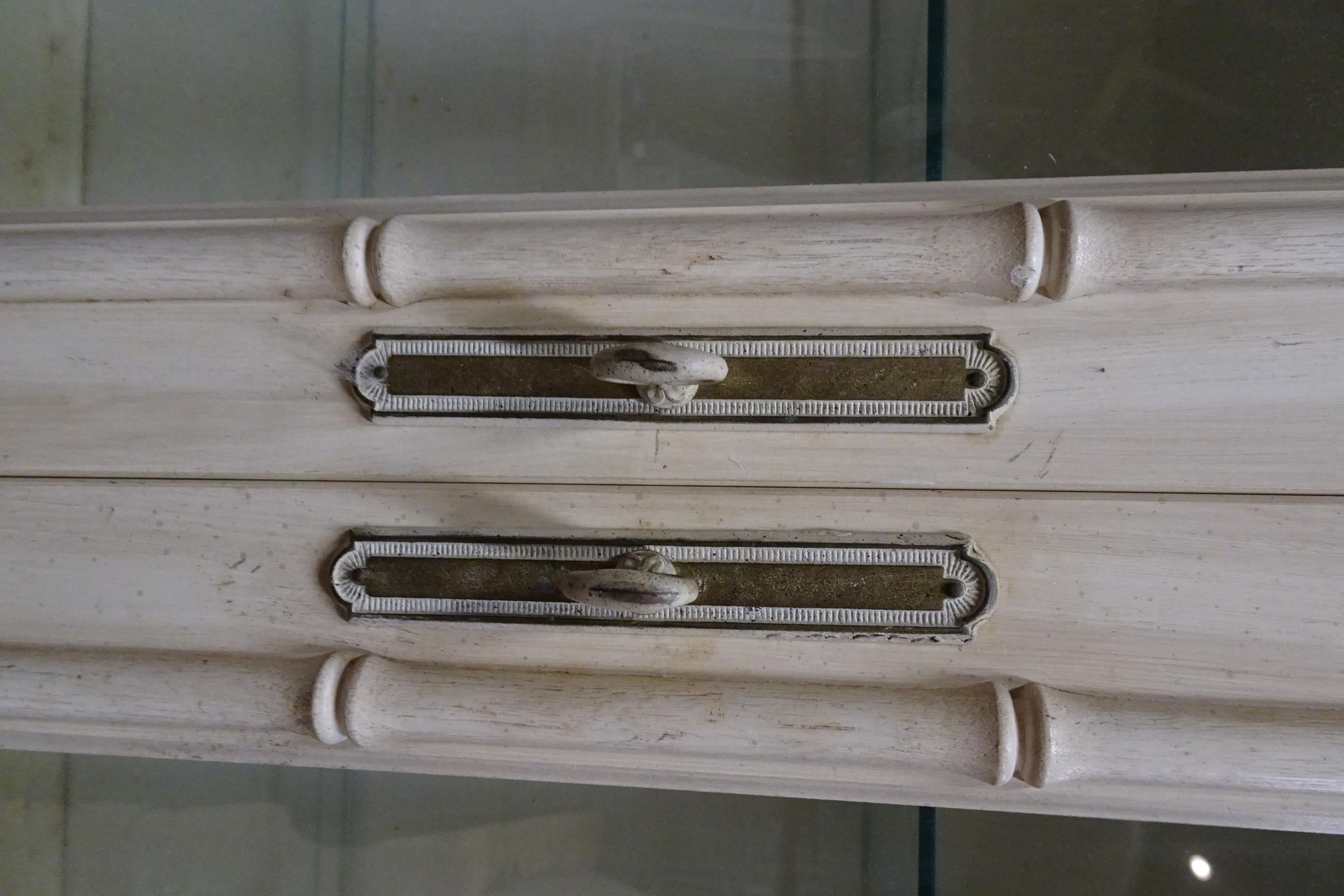 Américain Vitrine en faux bambou