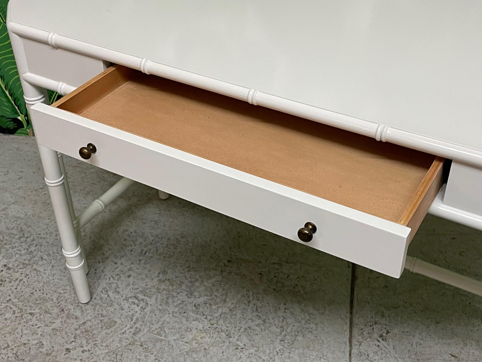 Bureau à deux oreilles en faux bambou avec coins inclinés 3
