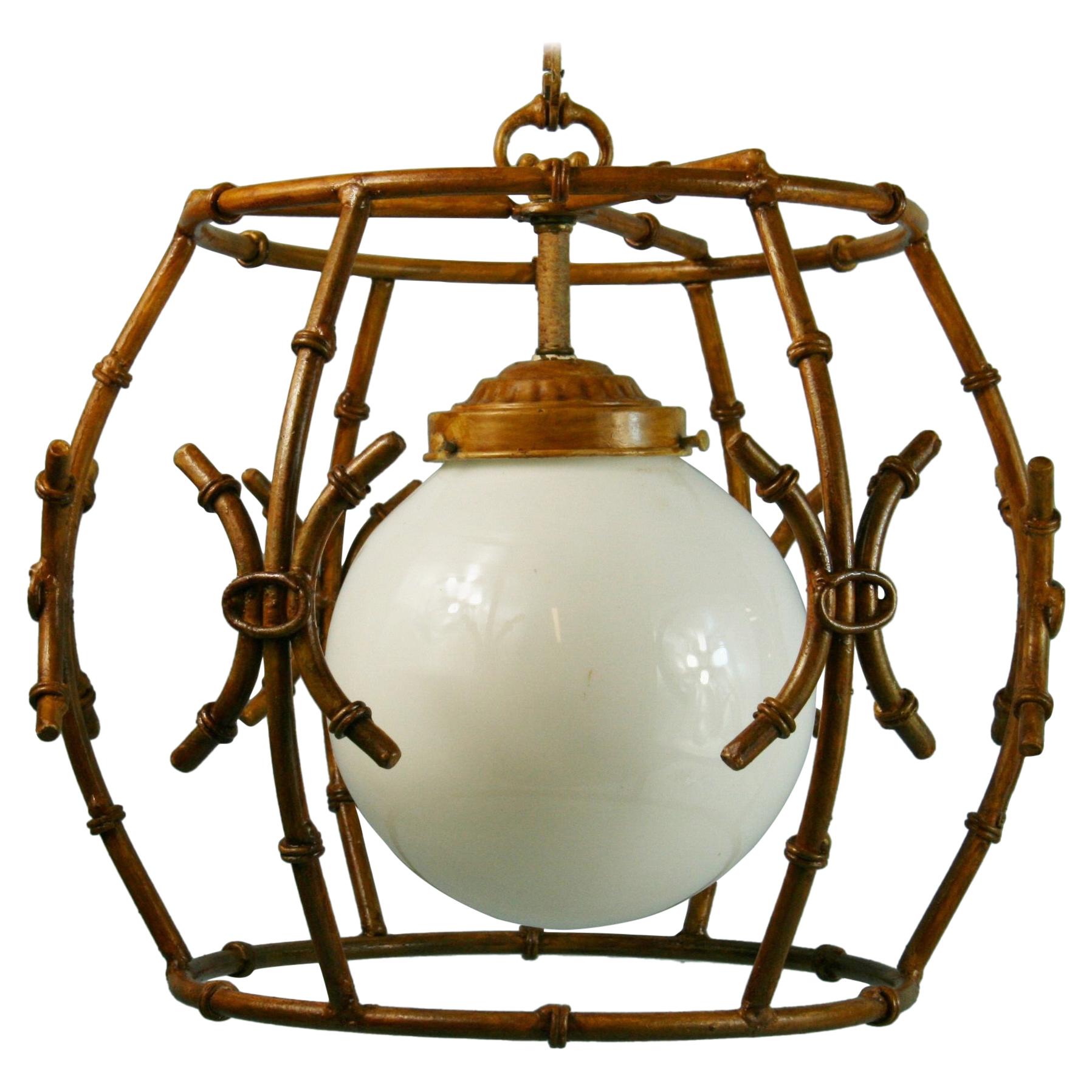 Lustre/Lampe à suspension en métal doré imitation bambou avec boule de verre