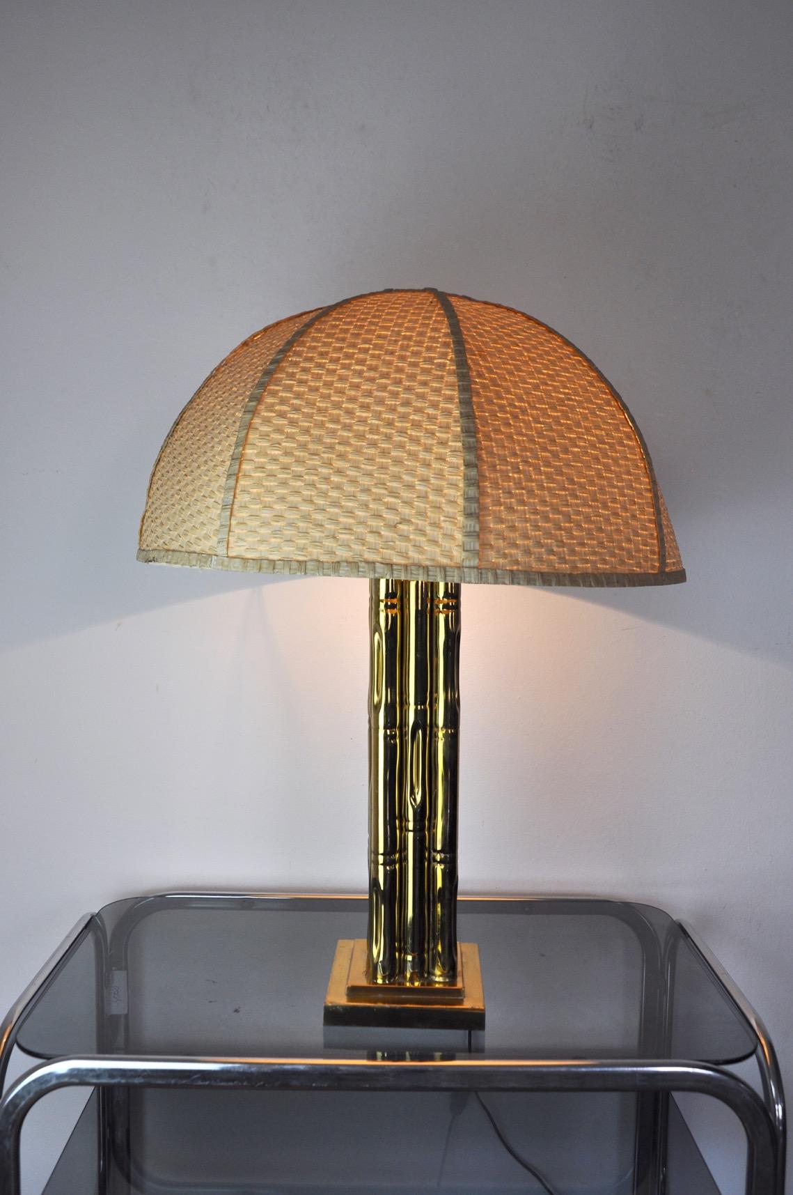 Lampe aus Messingimitat aus Kunstbambus, Frankreich, 1970 im Zustand „Gut“ im Angebot in BARCELONA, ES