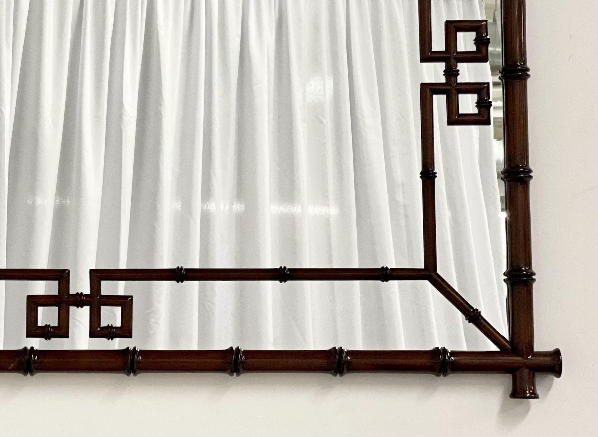 Faux Bamboo Metallwand, Konsolenspiegel, kann in beide Richtungen hängen
 
 Ein eleganter und stilvoller Metallrahmen, der einen Bambus darstellt, umrahmt einen sauberen und klaren Spiegel. Dieser Spiegel kann sowohl senkrecht als auch waagerecht