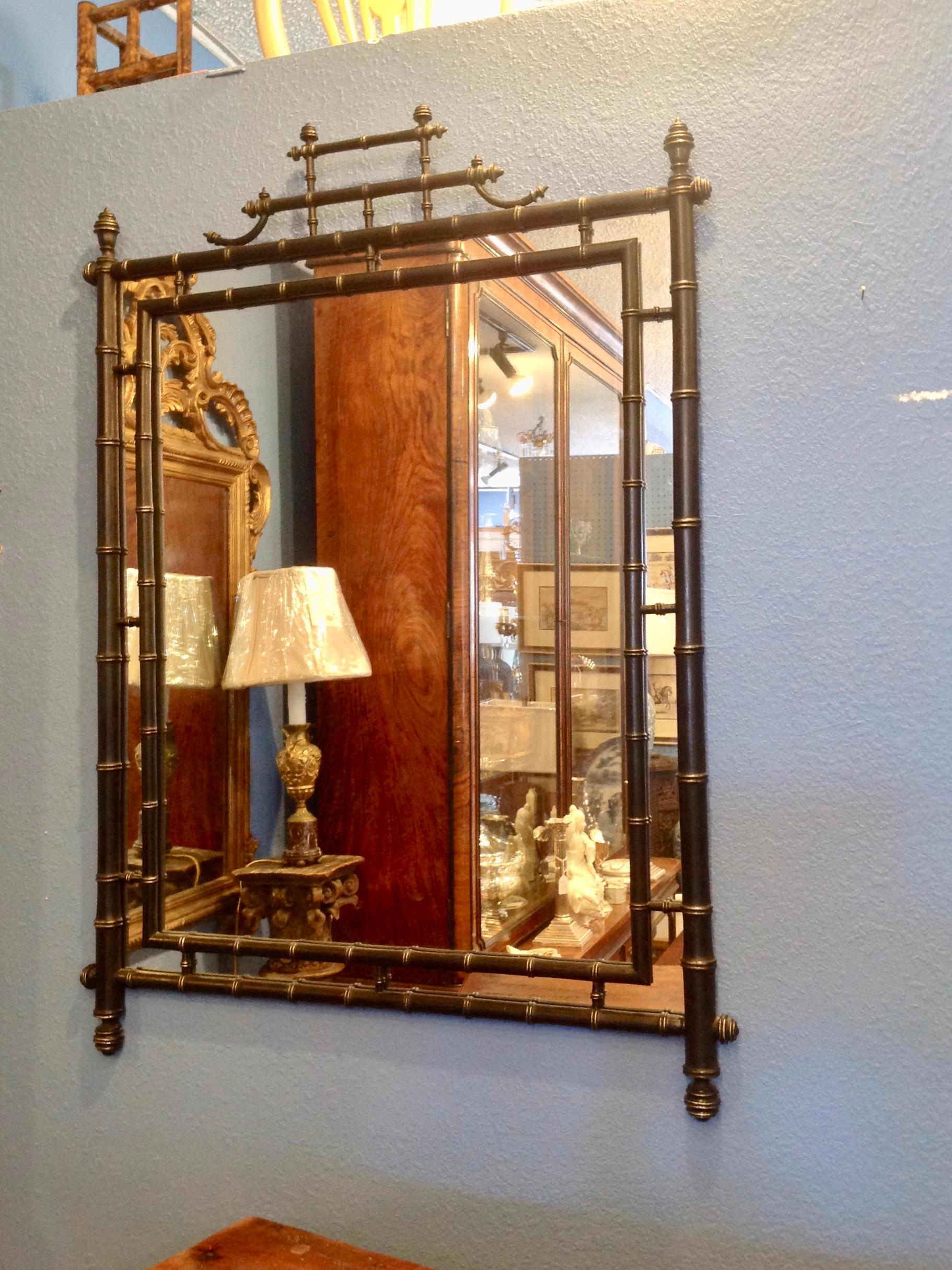 Superb quality with gilt highlights. Outstanding Classic Regency midcentury
design - nicely scaled, with attention to details.