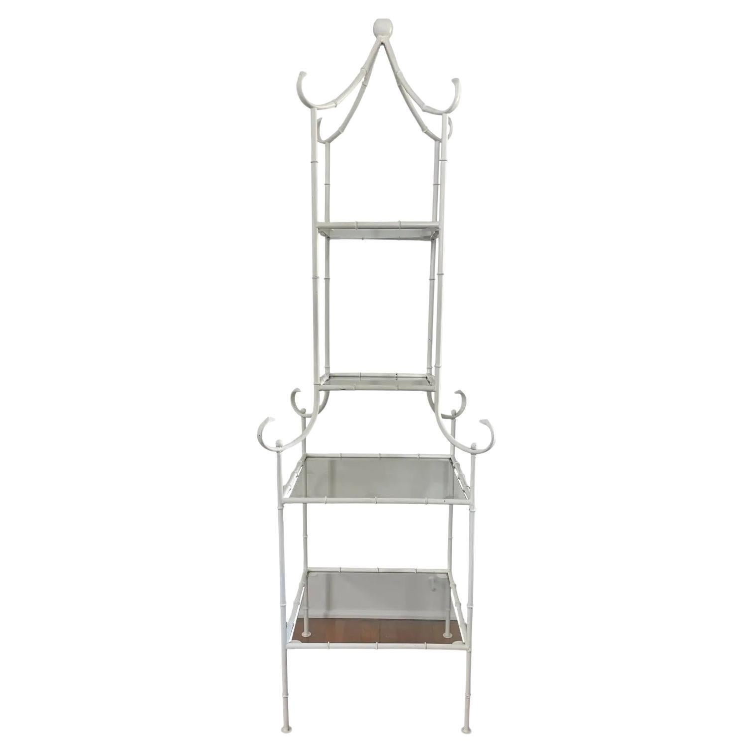 Pagoden-Etagere aus Kunstbambus im Angebot