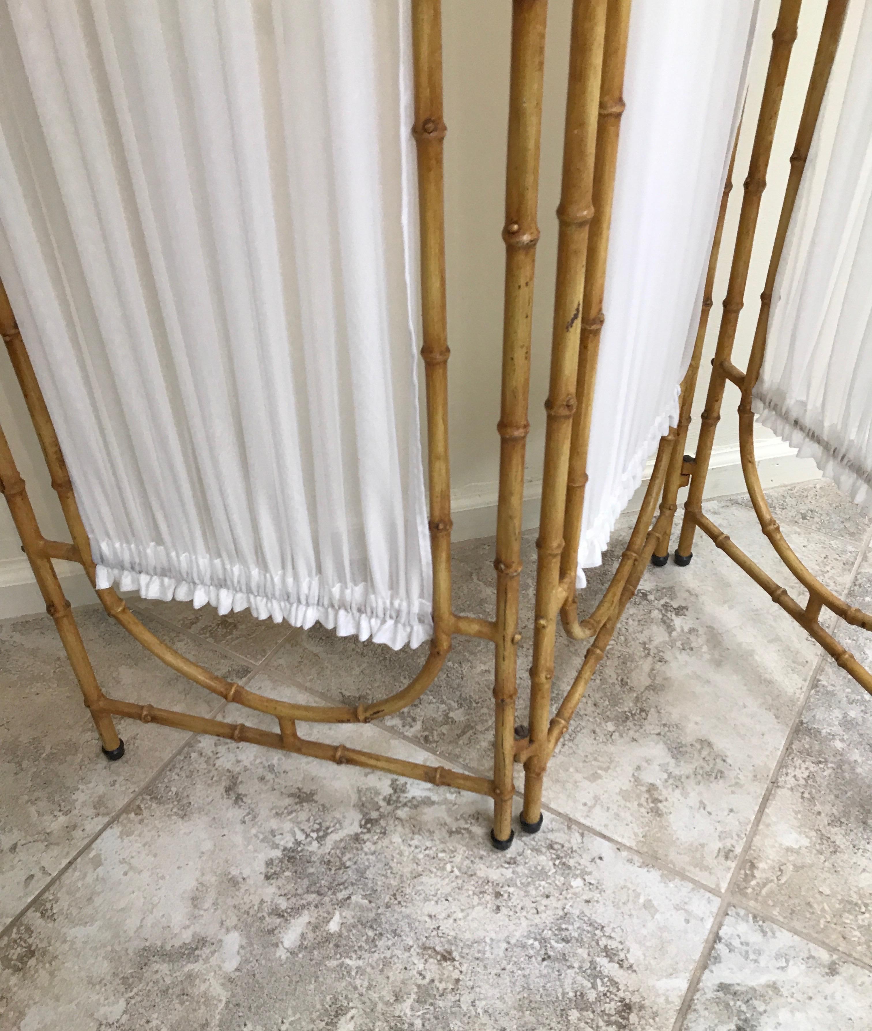 Metallo Paravento a tre pannelli in finto bambù stile pagoda in vendita