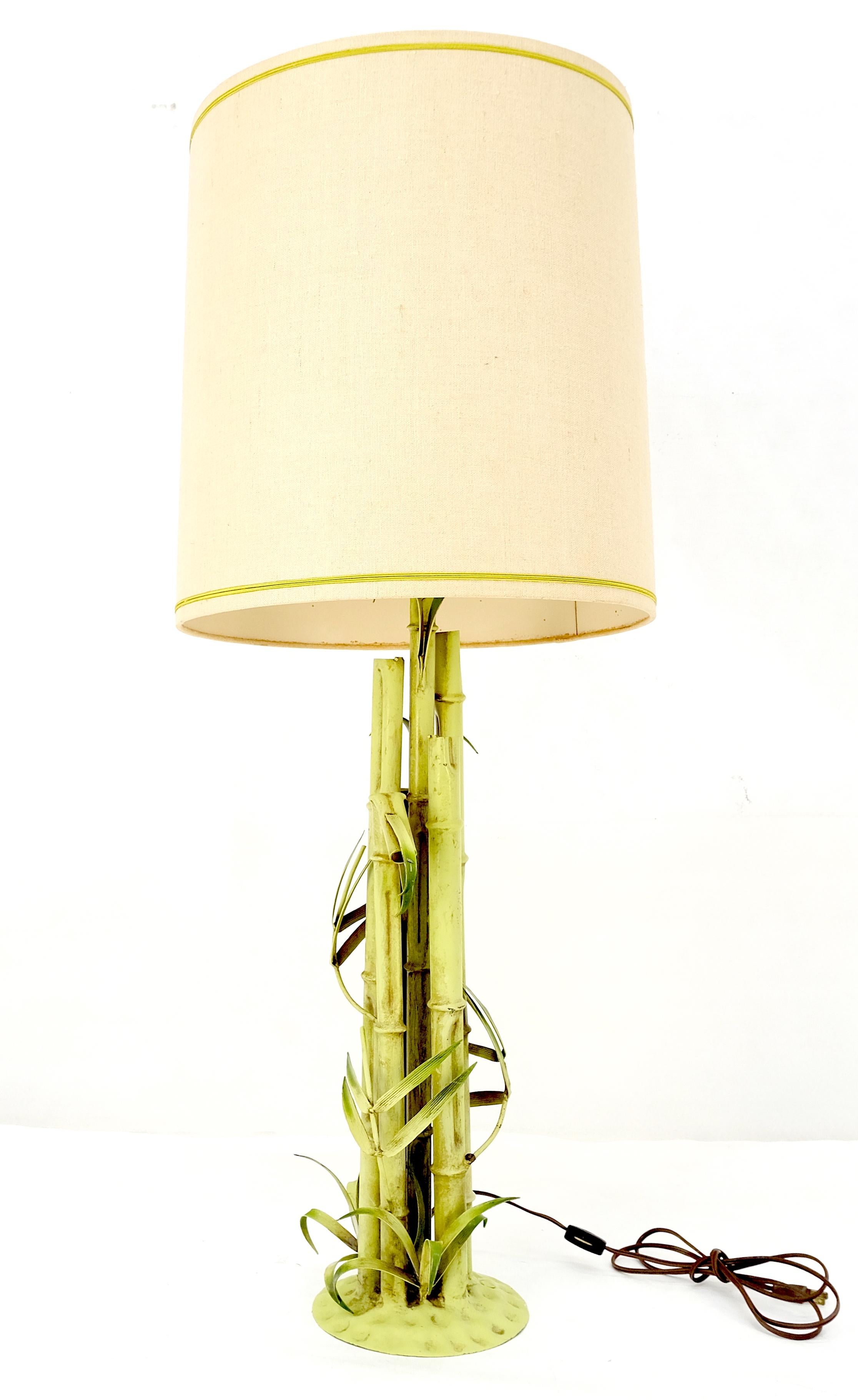 Lampe de table décorative en fer forgé peint en faux bambou Hollywood Regency MINT en vente 4