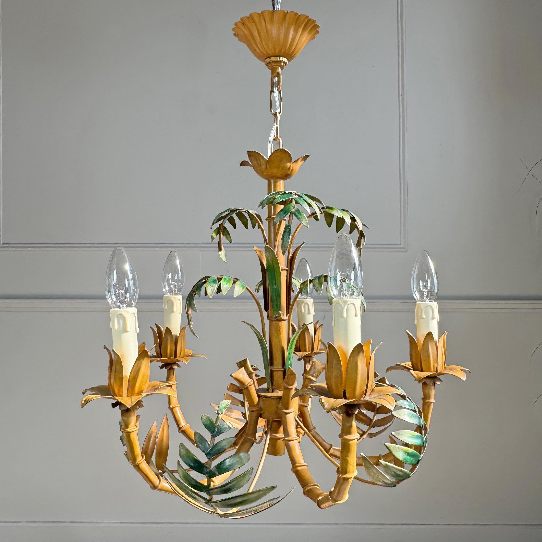 Lampadario in finto bambù con foglie di palma italiano anni '60 in vendita 4