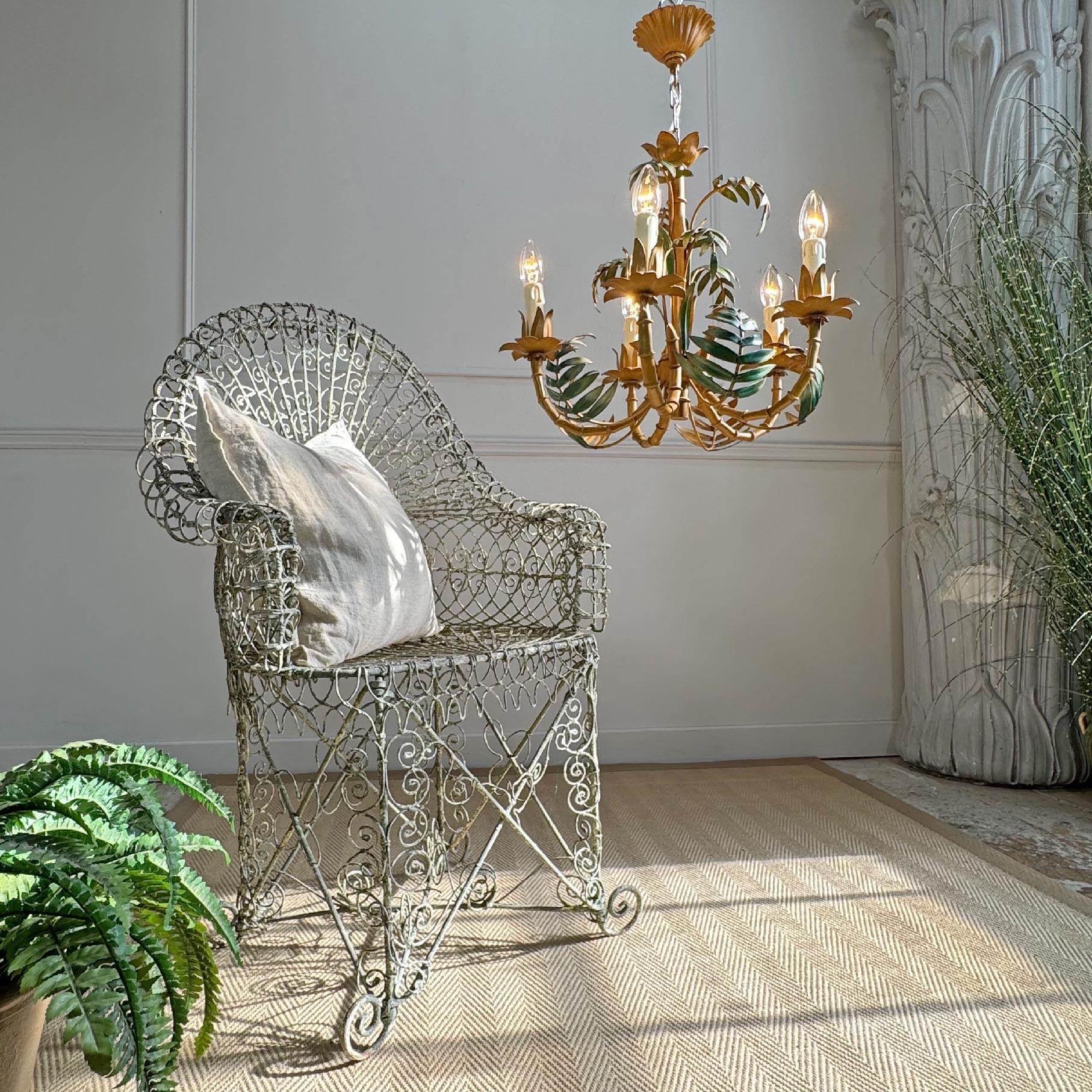 Mid-Century moderno Lampadario in finto bambù con foglie di palma italiano anni '60 in vendita