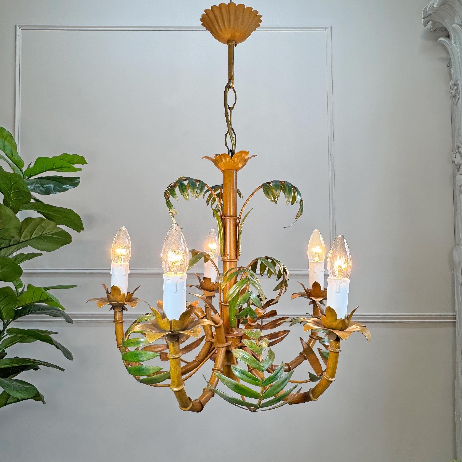 Lustre italien en faux bambou feuille de palmier des années 1960 Bon état - En vente à Hastings, GB