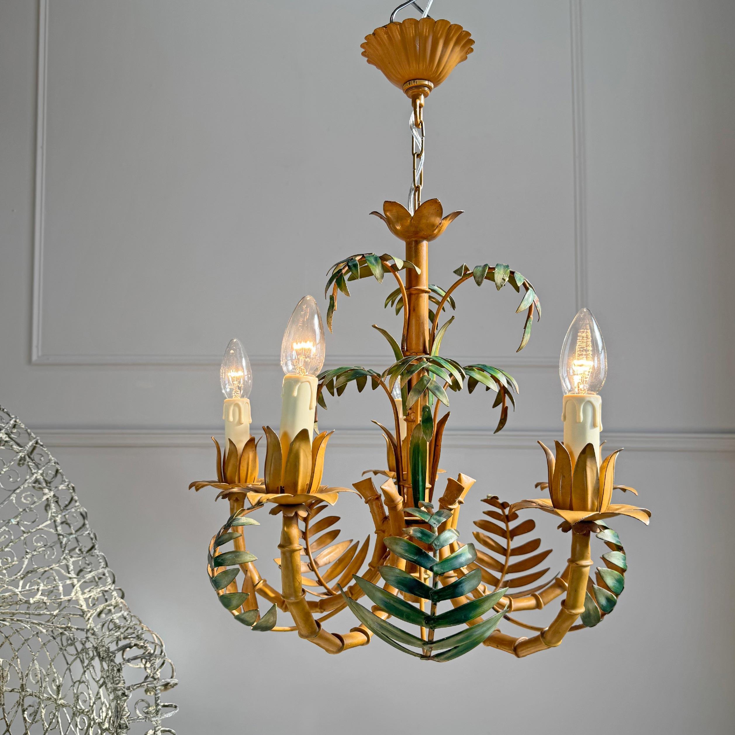 Policromo Lampadario in finto bambù con foglie di palma italiano anni '60 in vendita