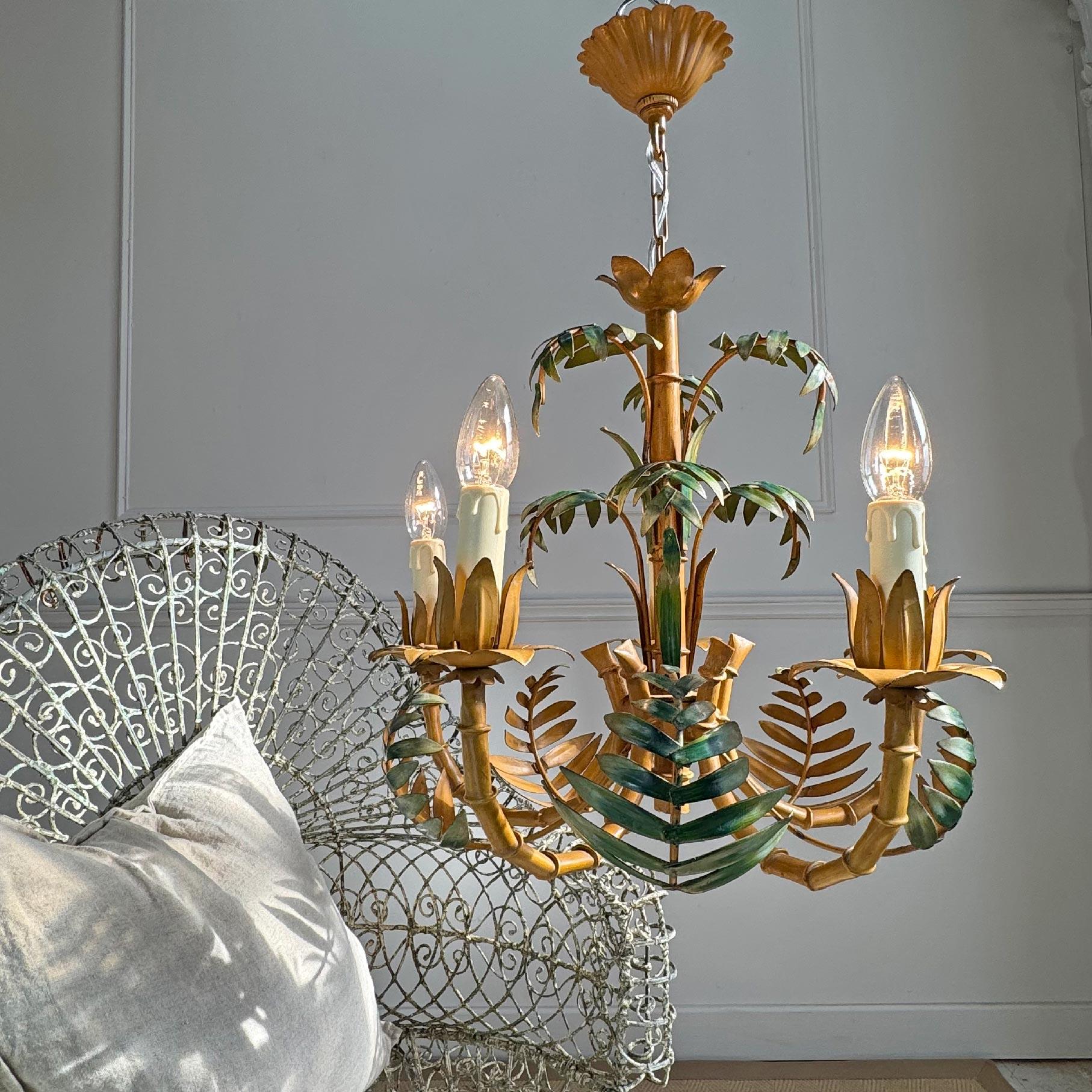 XX secolo Lampadario in finto bambù con foglie di palma italiano anni '60 in vendita