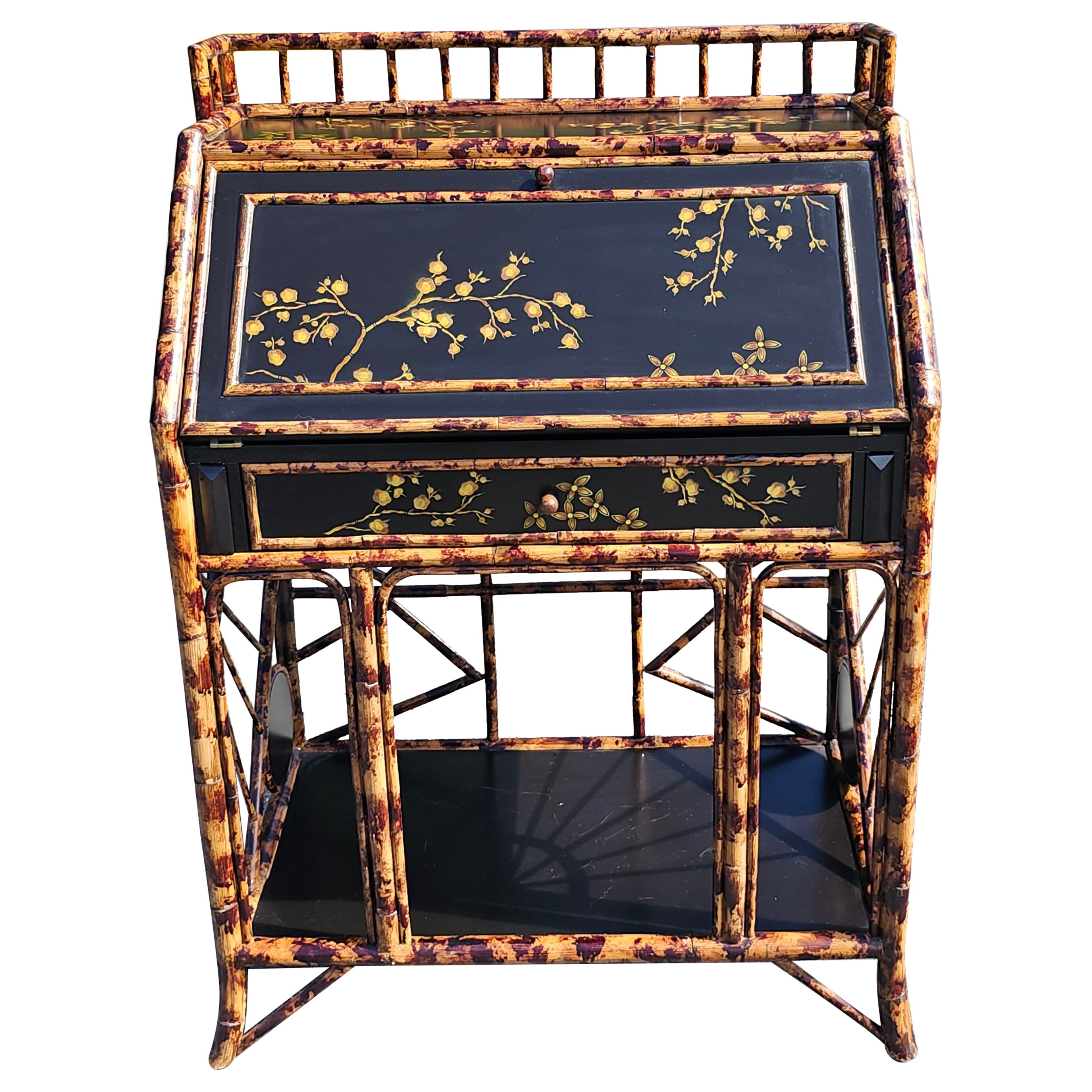 Faux Bamboo Rattan emailliert und dekoriert Slant Top Sekretär Schreibtisch im Angebot