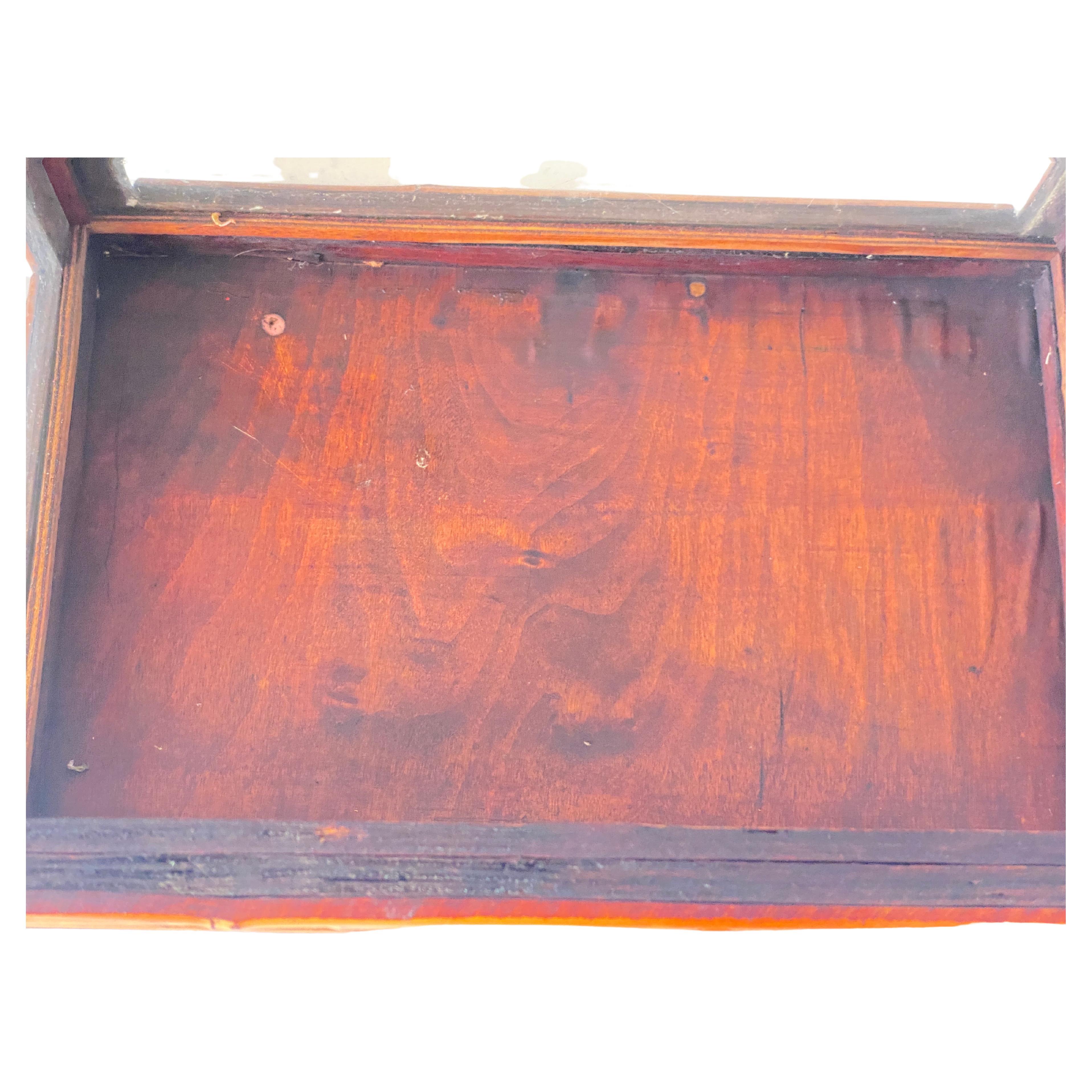 Very rare box in faux bamboo. It can be a tissue box or a box of games, which opens by articulating the flap which allows you to put the many game objects you want inside, it can also be used to put jewelry. This box was made in the Art Déco period