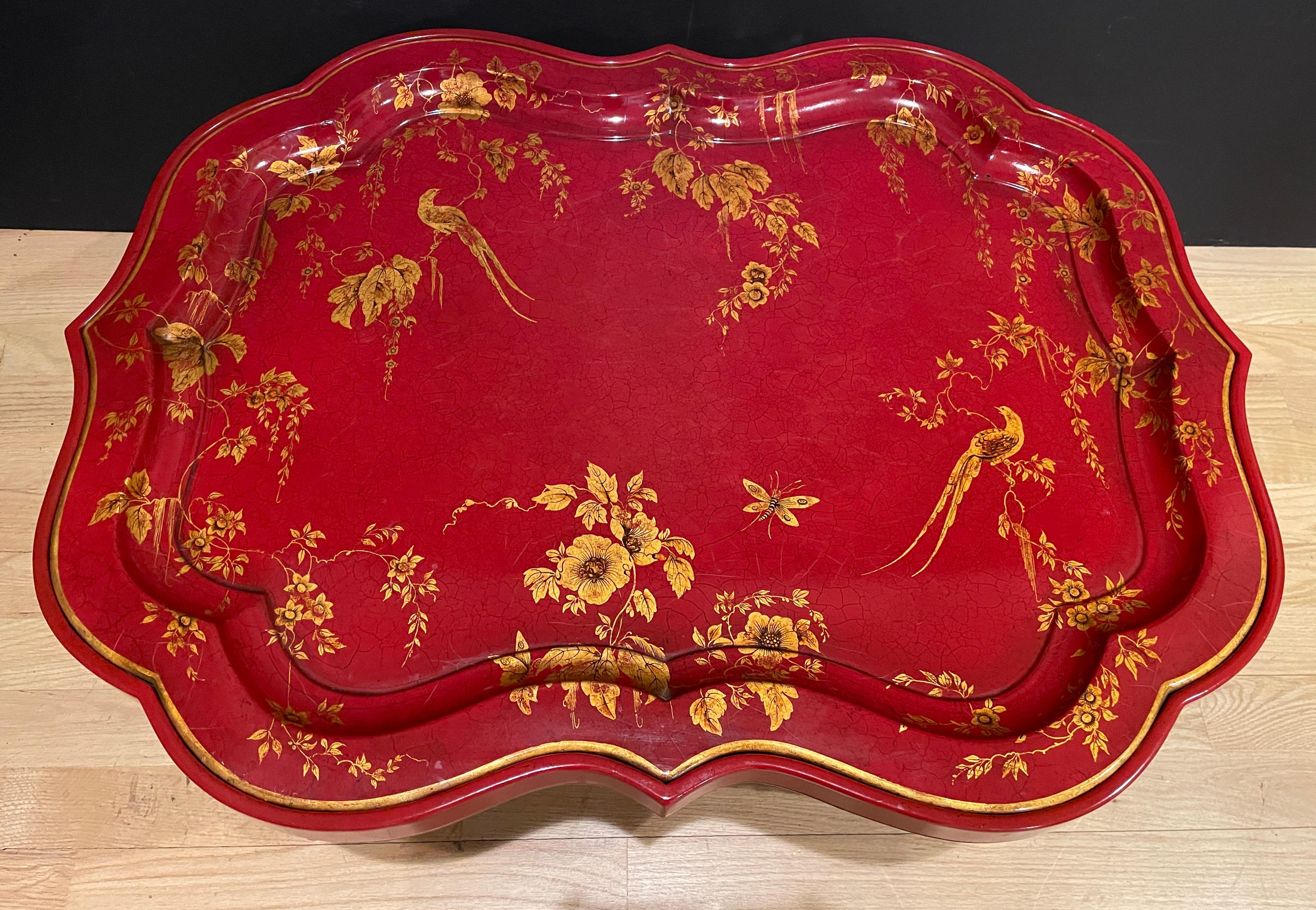 Faux Bamboo Rot Lack Chinoiserie Tablett Tisch (20. Jahrhundert) im Angebot