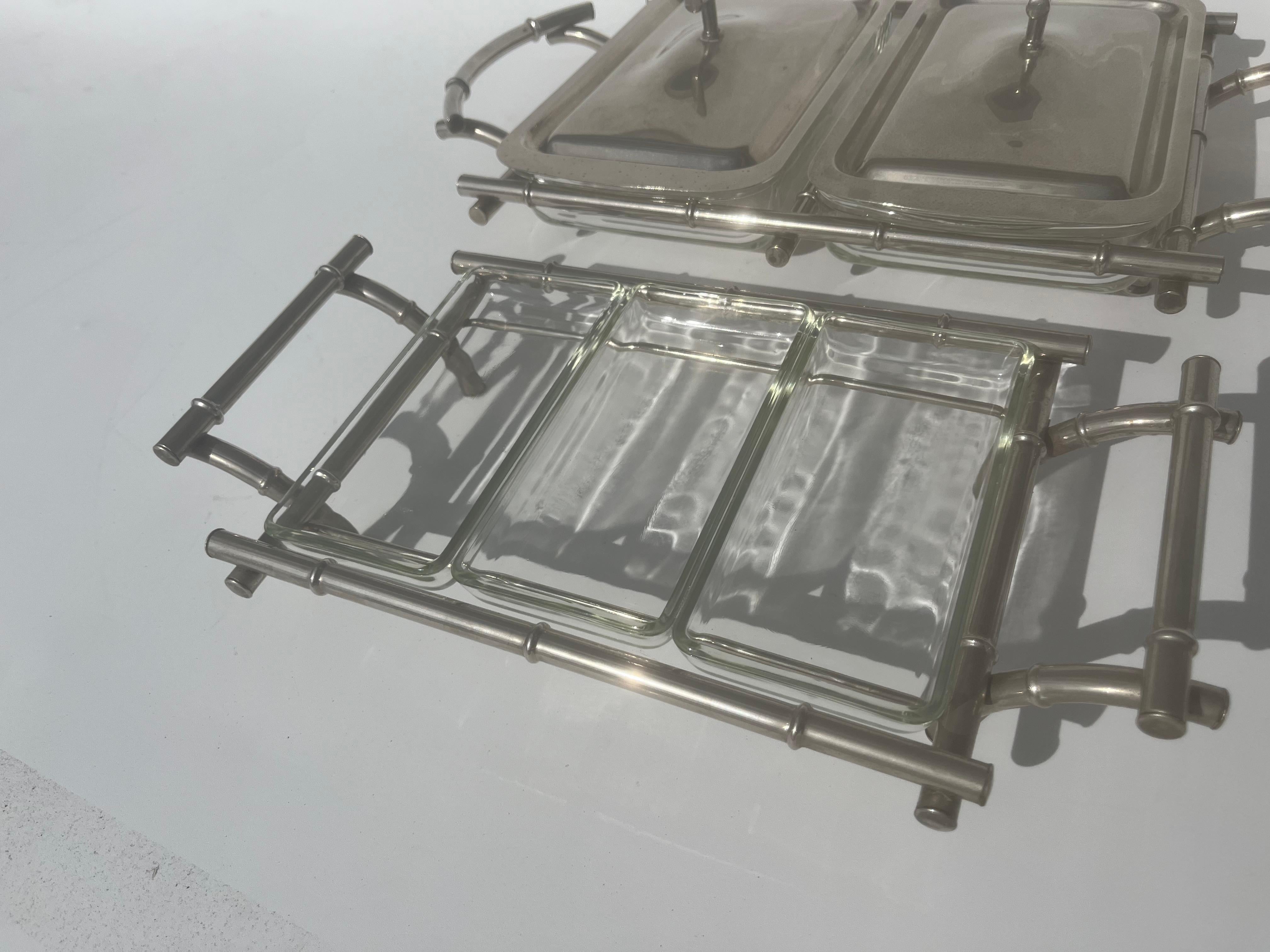 Mid-Century Modern Service en faux bambou, verre Pyrex, plaqué argent en vente
