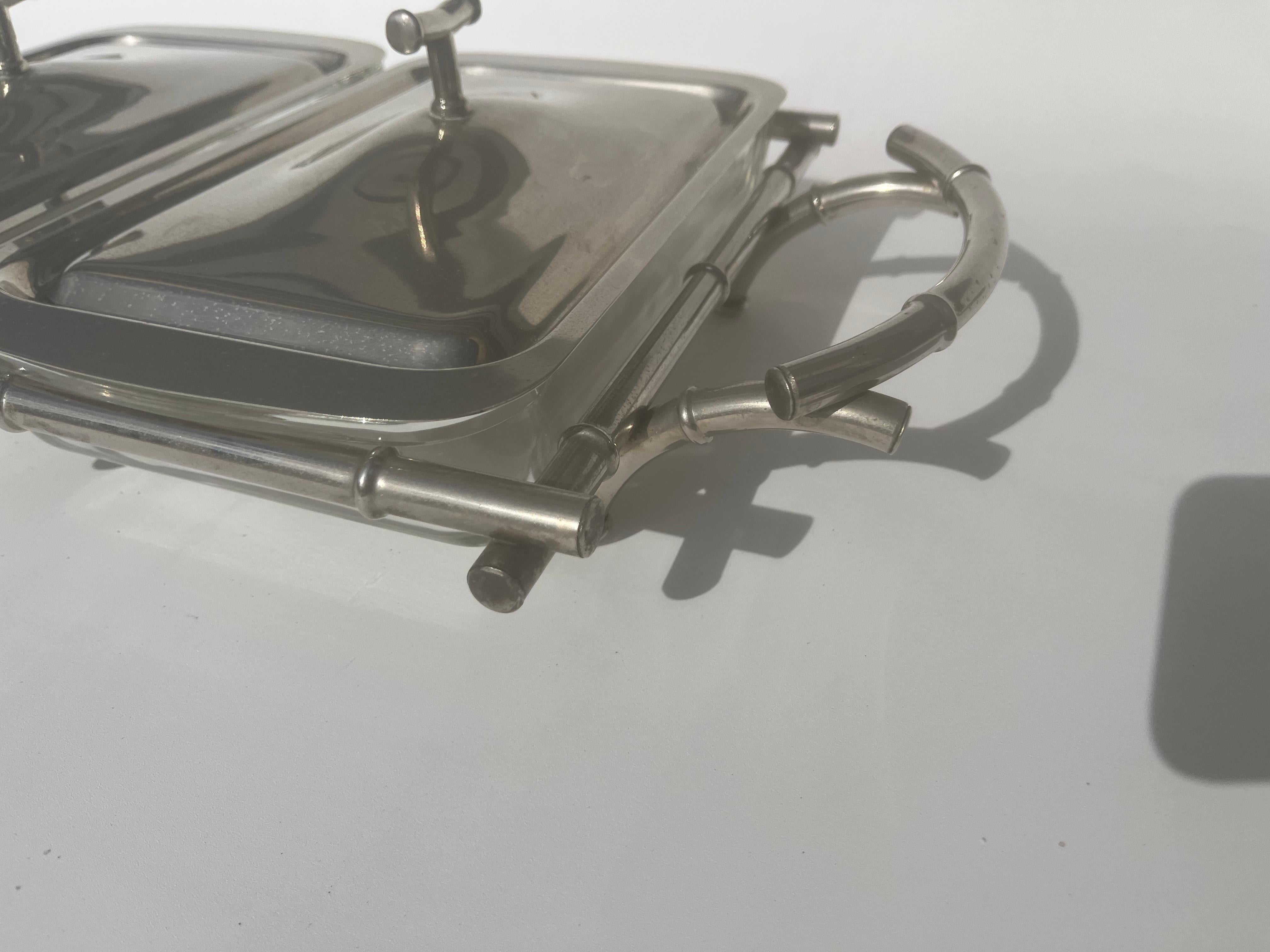 Service en faux bambou, verre Pyrex, plaqué argent Bon état - En vente à Miami, FL