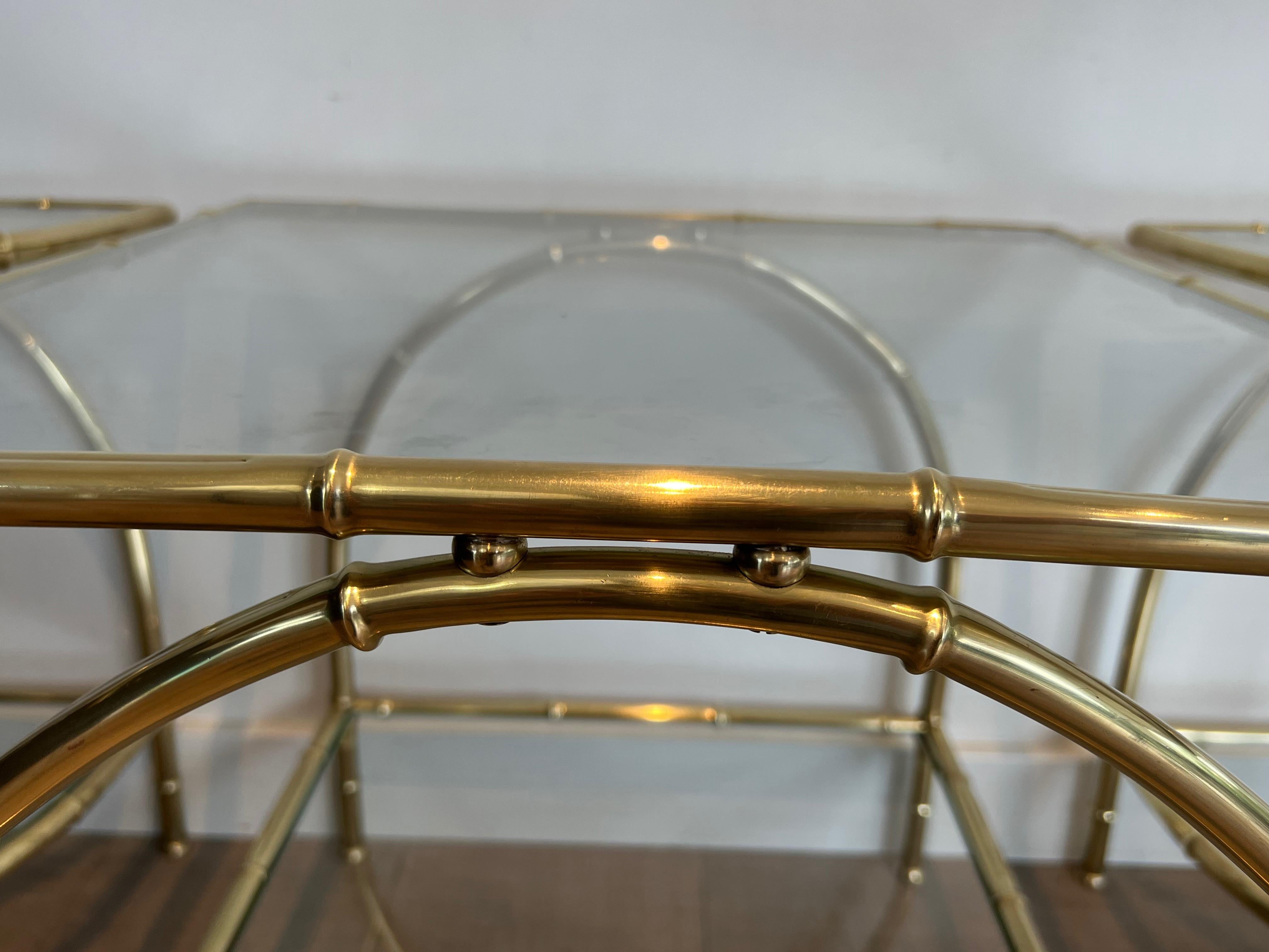 Mesa de centro tripartita de latón de imitación de bambú al estilo de Maison Baguès en venta 8