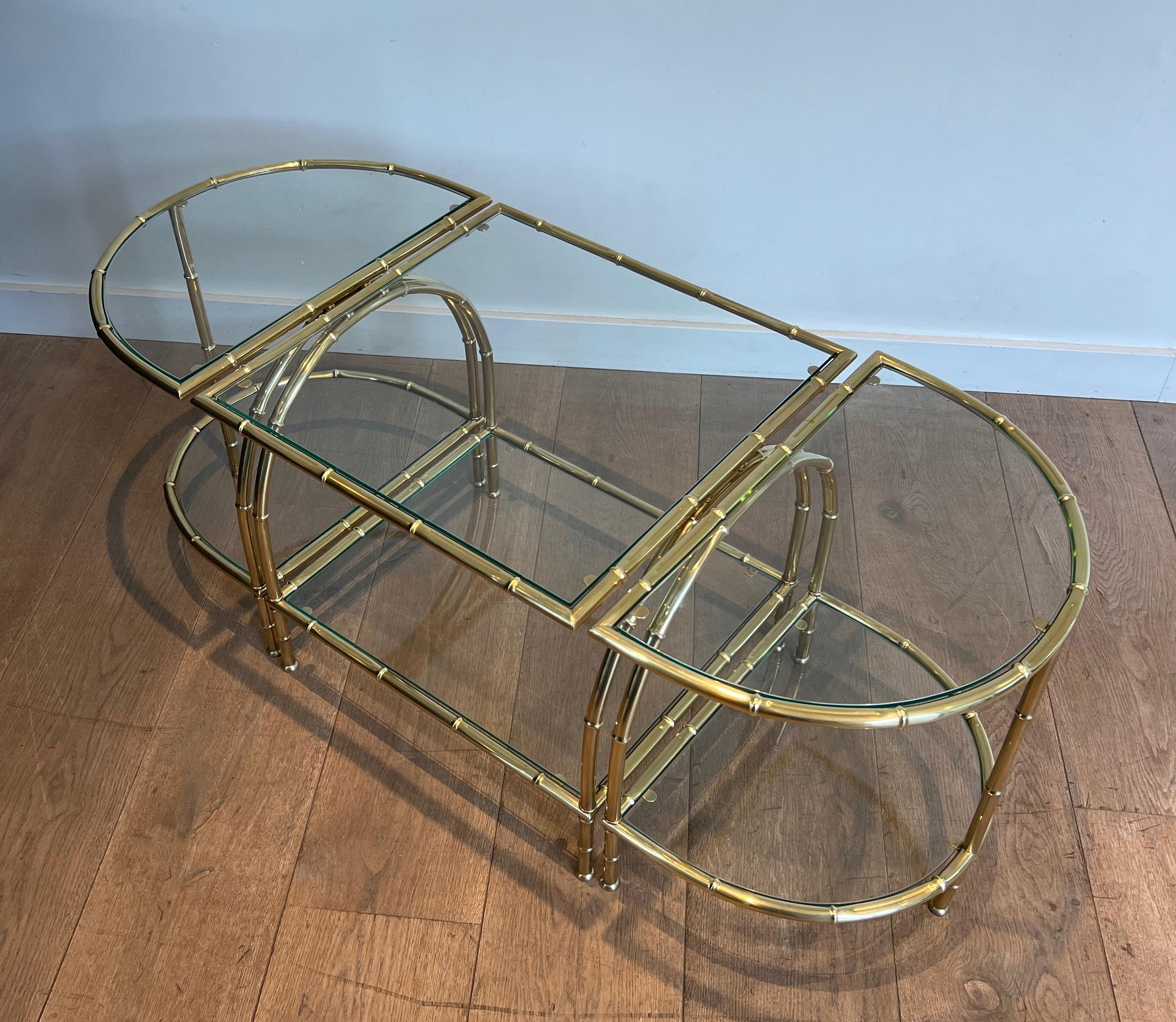 Mesa de centro tripartita de latón de imitación de bambú al estilo de Maison Baguès Neoclásico en venta