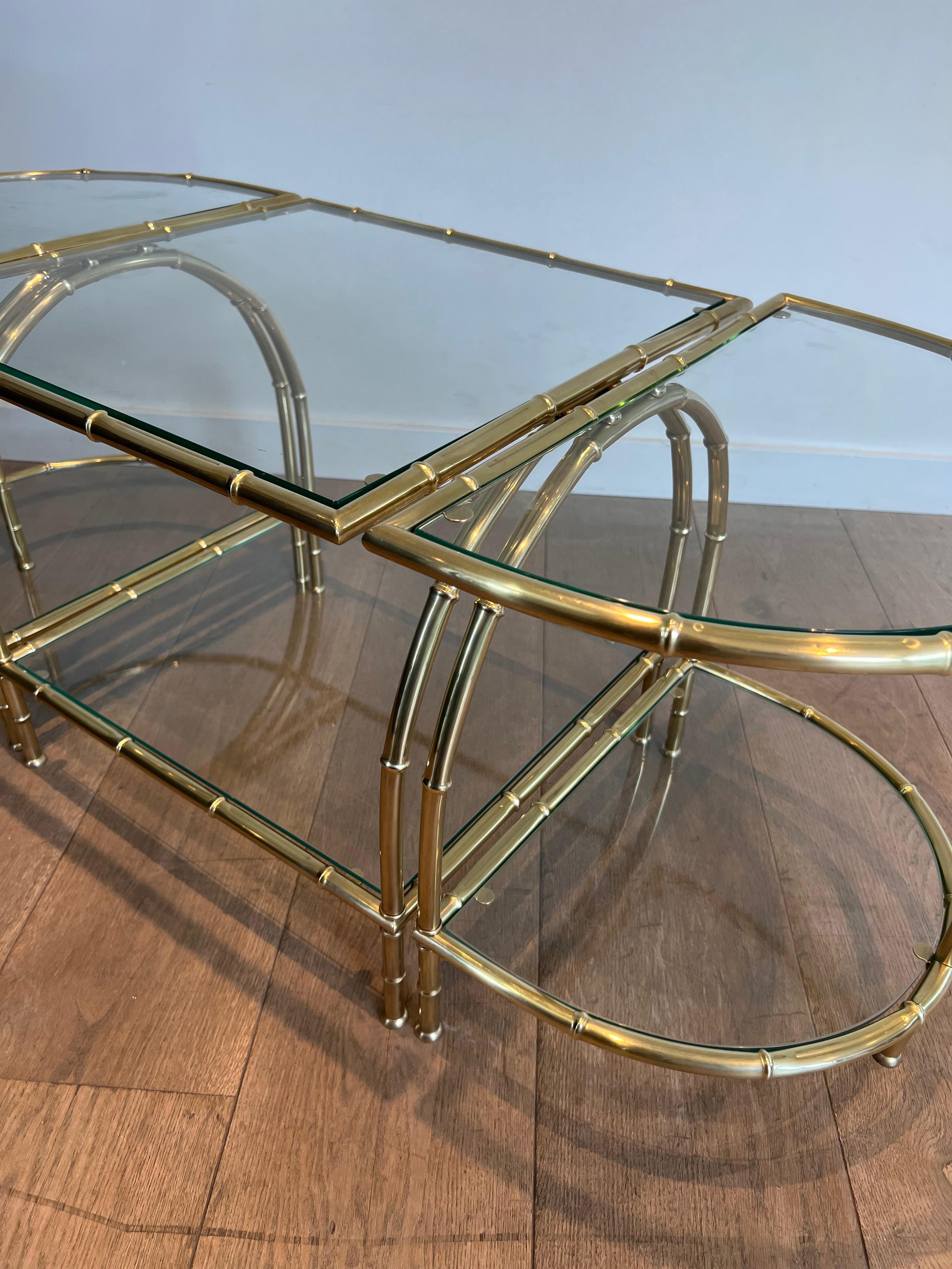 Mesa de centro tripartita de latón de imitación de bambú al estilo de Maison Baguès Latón en venta