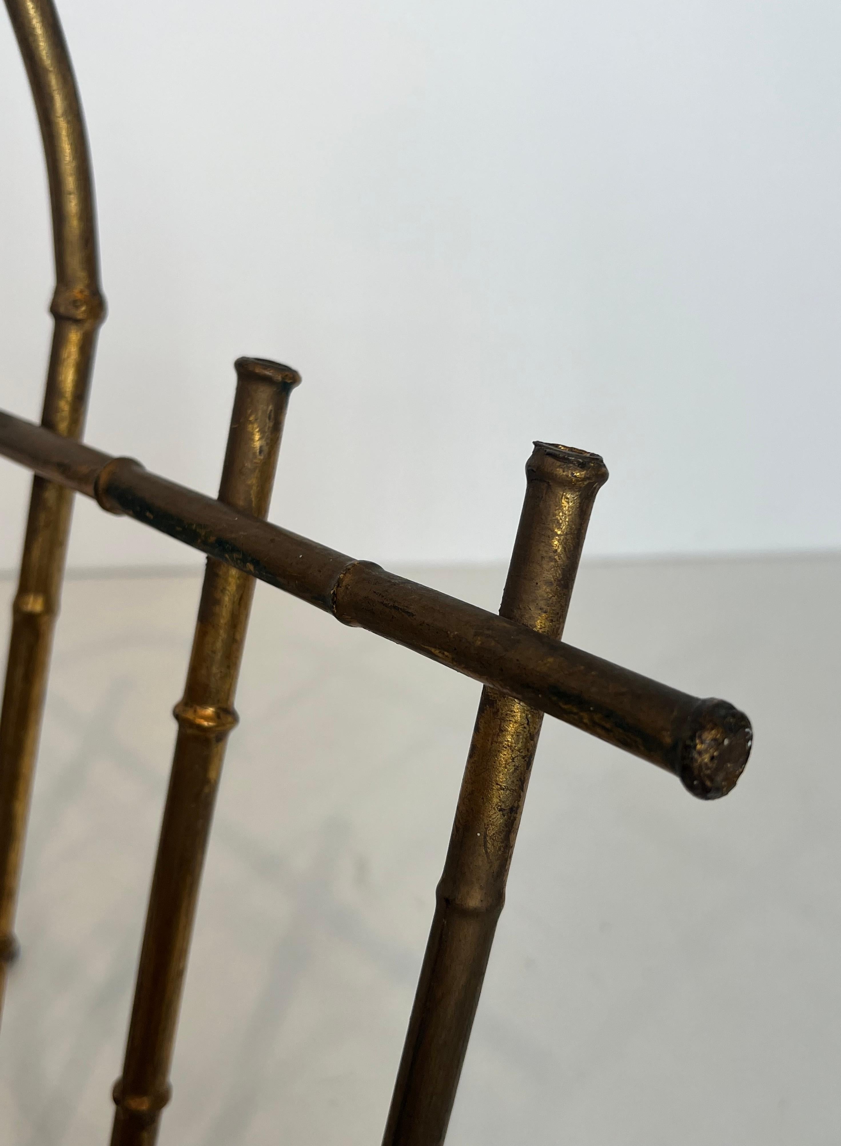 Metallo Portariviste in metallo dorato in stile finto-bambù attribuito alla Maison Baguès in vendita