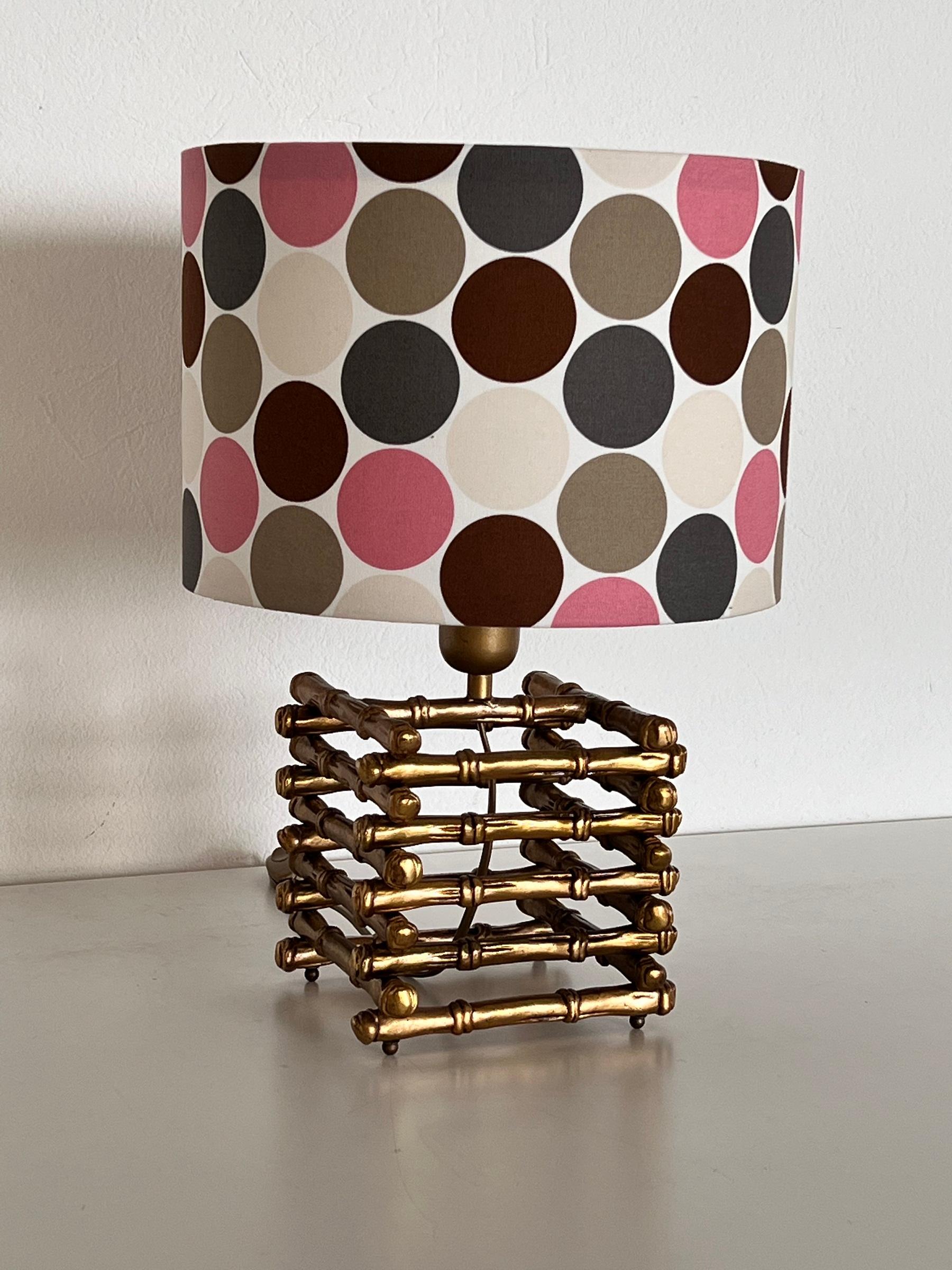 Beautiful table lamp, Made in Italy in the 1970s.
The lamp is made of heavy brass.
It has the shape of bamboo sticks on top of each other, deceptively real.
The lampshade is new and comes free with the lamp, but can be omitted if desired.
Equipped