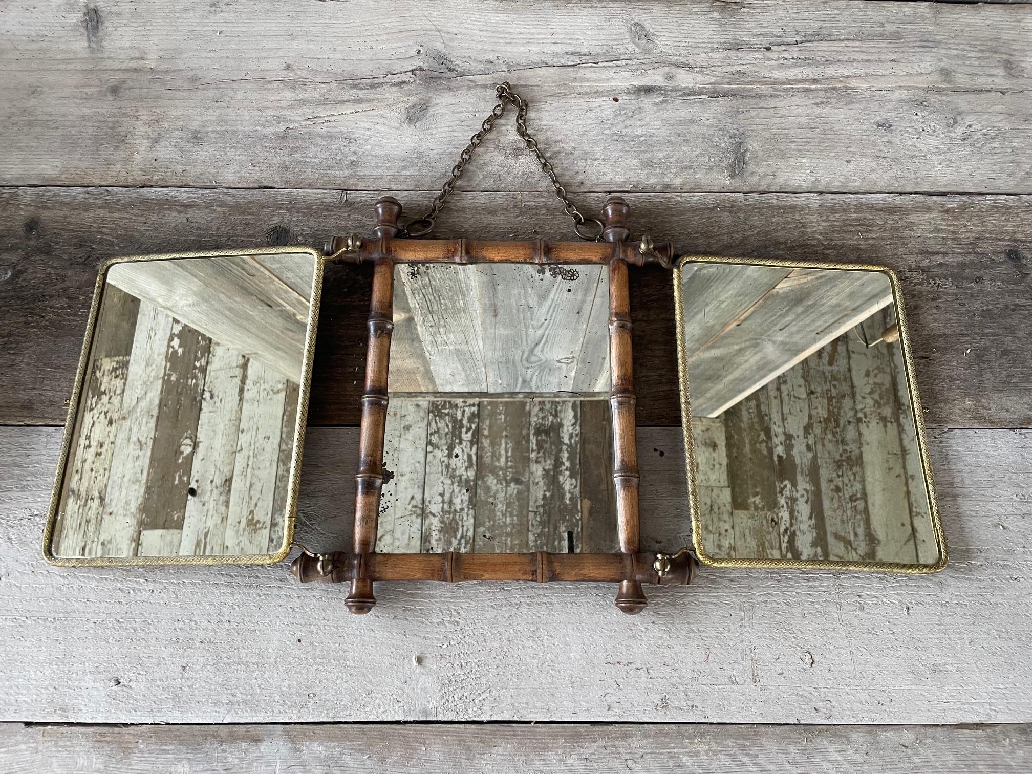 Specchio trittico in finto bambù in stile vittoriano con sfondo in stile cinese.
