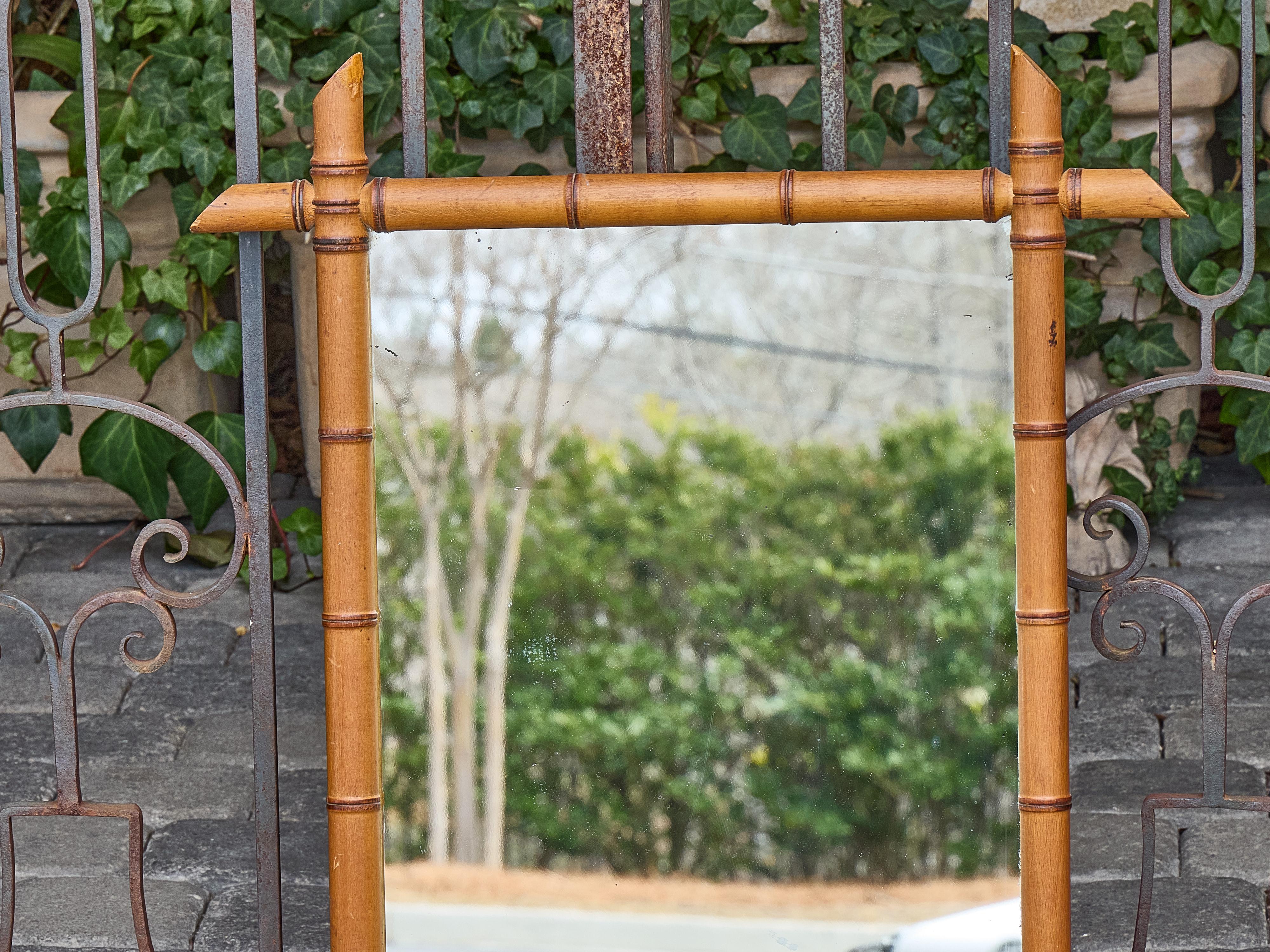 Stile provenzale Specchio in finto bambù e noce con vetro originale, Francia, circa 1900 in vendita