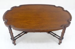 Mesa auxiliar de centro compacta con forma de escudo ovalado de nogal imitación bambú de 37" de largo MINT