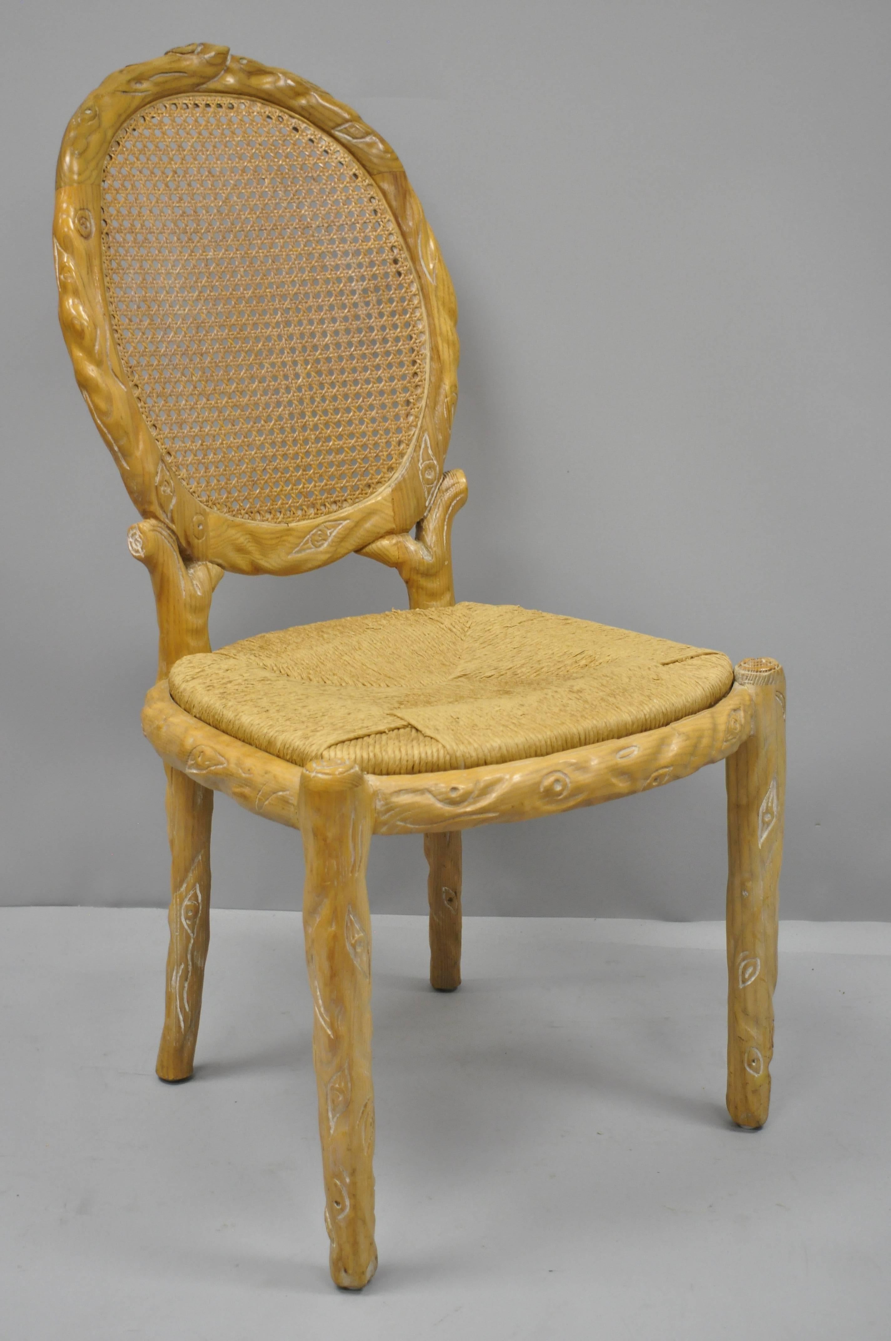 Américain Ensemble de chaises de salle à manger en faux bois en forme de branche avec dossier en rotin et assise en jonc en bois sculpté