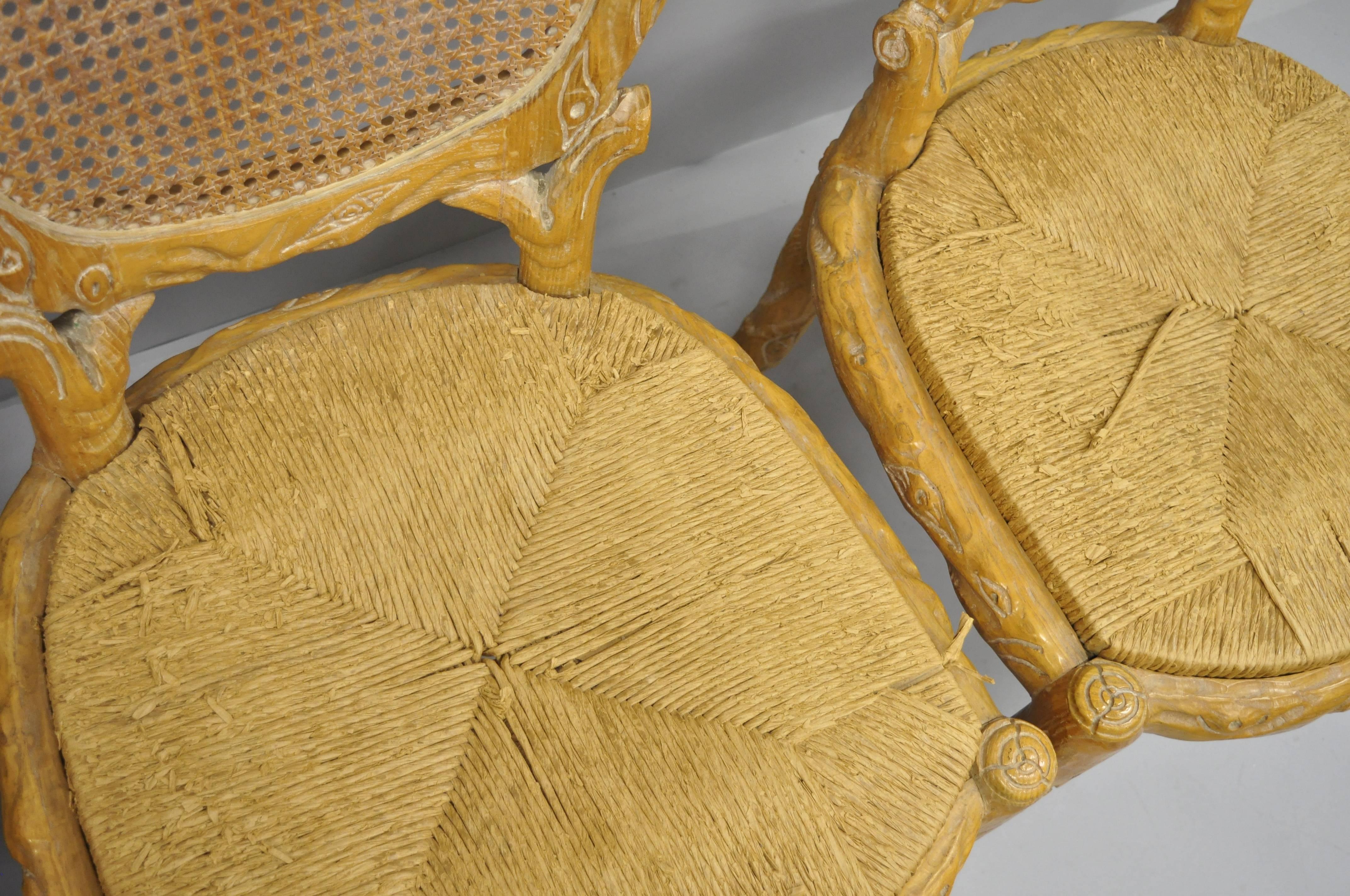 Canne Ensemble de chaises de salle à manger en faux bois en forme de branche avec dossier en rotin et assise en jonc en bois sculpté en vente