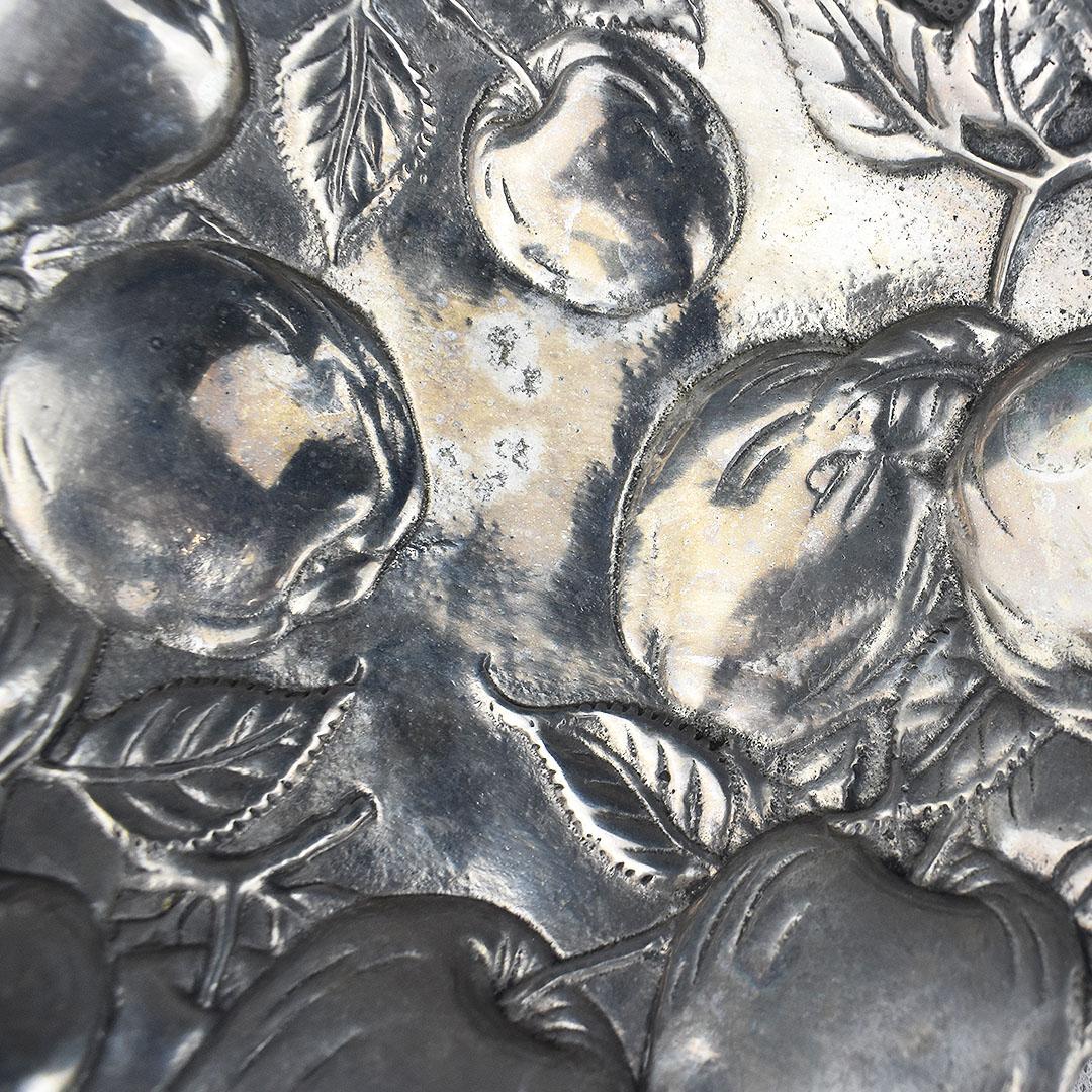 A beautiful cast aluminum condiment platter by Arthur Court. Three small scooped compartments cast together and held by a faux bois handle. Decorated with apples and vines. A great piece for a dining table for holding condiments, or garnishments.