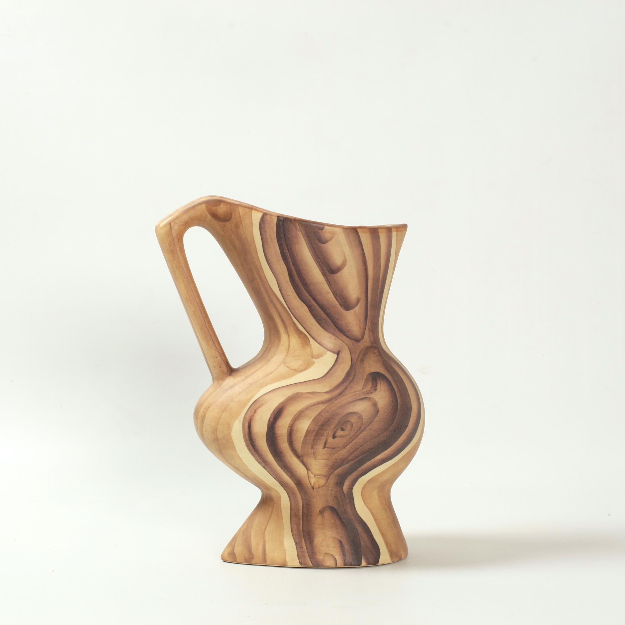 Keramikvase oder Picher aus Faux-Bois von Grandjean Jourdan, Vallauris, Frankreich, 1960er Jahre
Ein matt glasierter Keramikkrug mit atemberaubender Form und Dekor
Höhe 32 cm