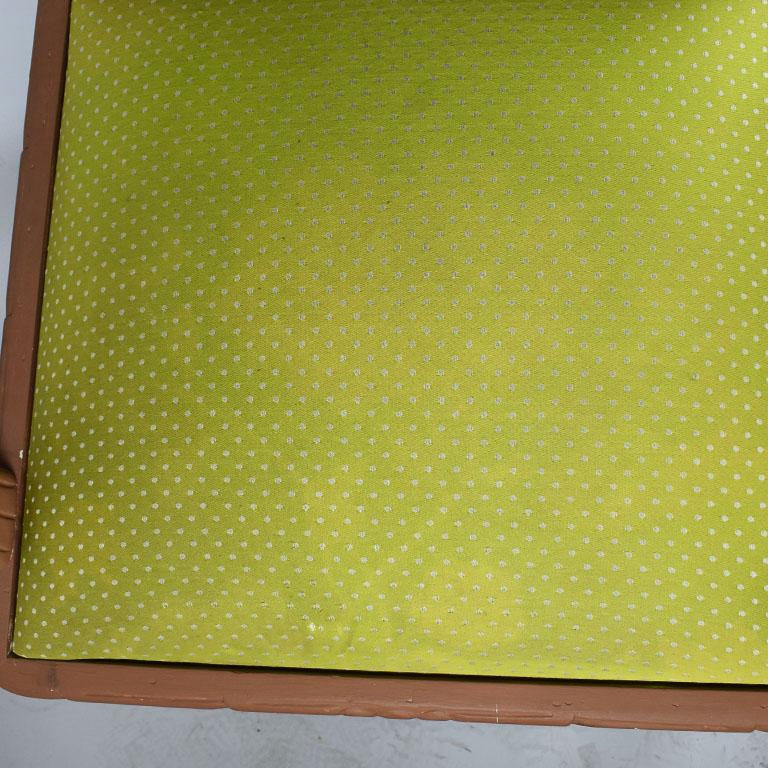 Tissu Fauteuil de salle à manger Hollywood Regency en faux bois canne tissu d'ameublement vert vif en vente