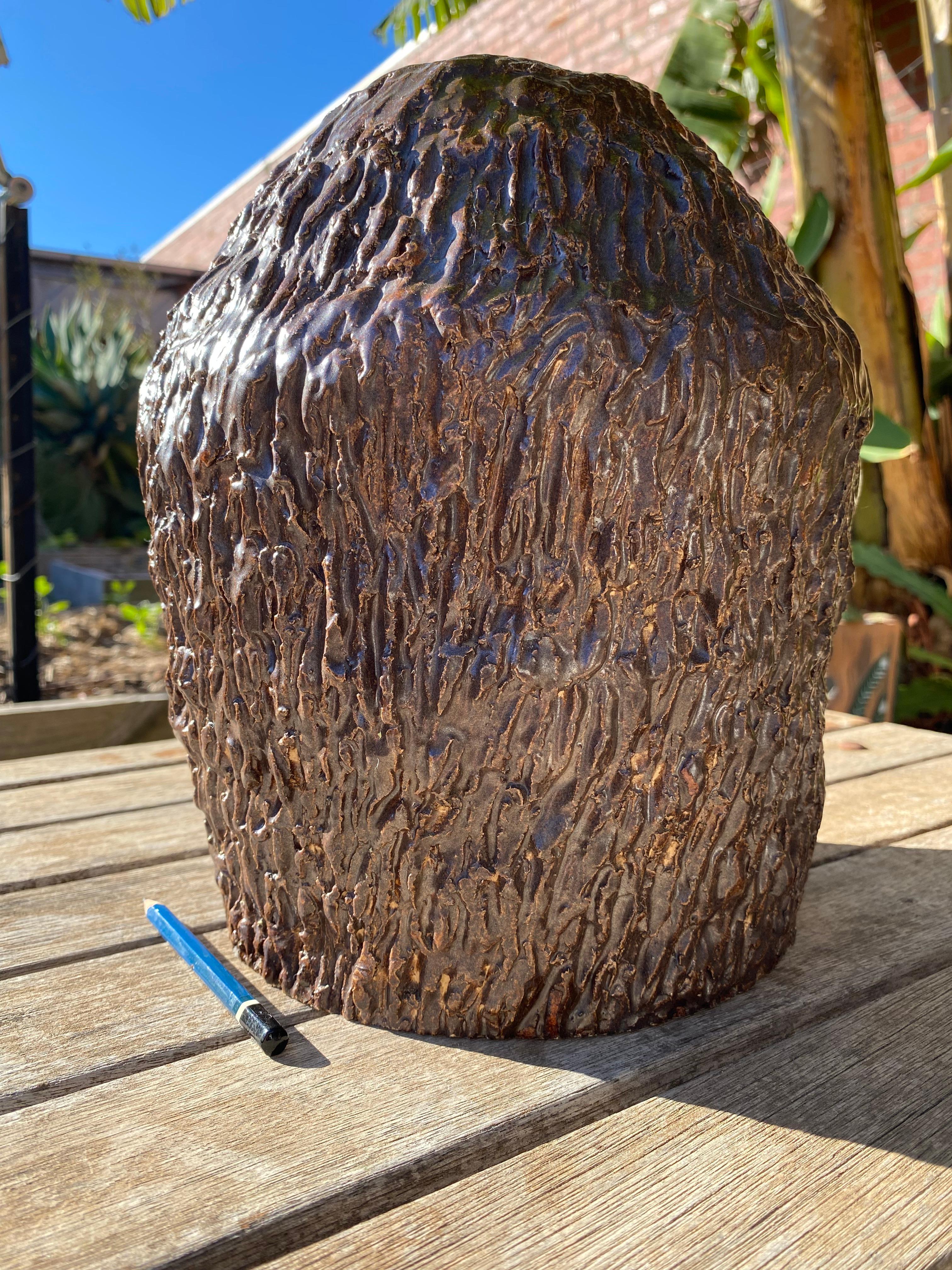 Vaso Faux Bois marrone cioccolato con texture corteccia anni '80 in vendita 4