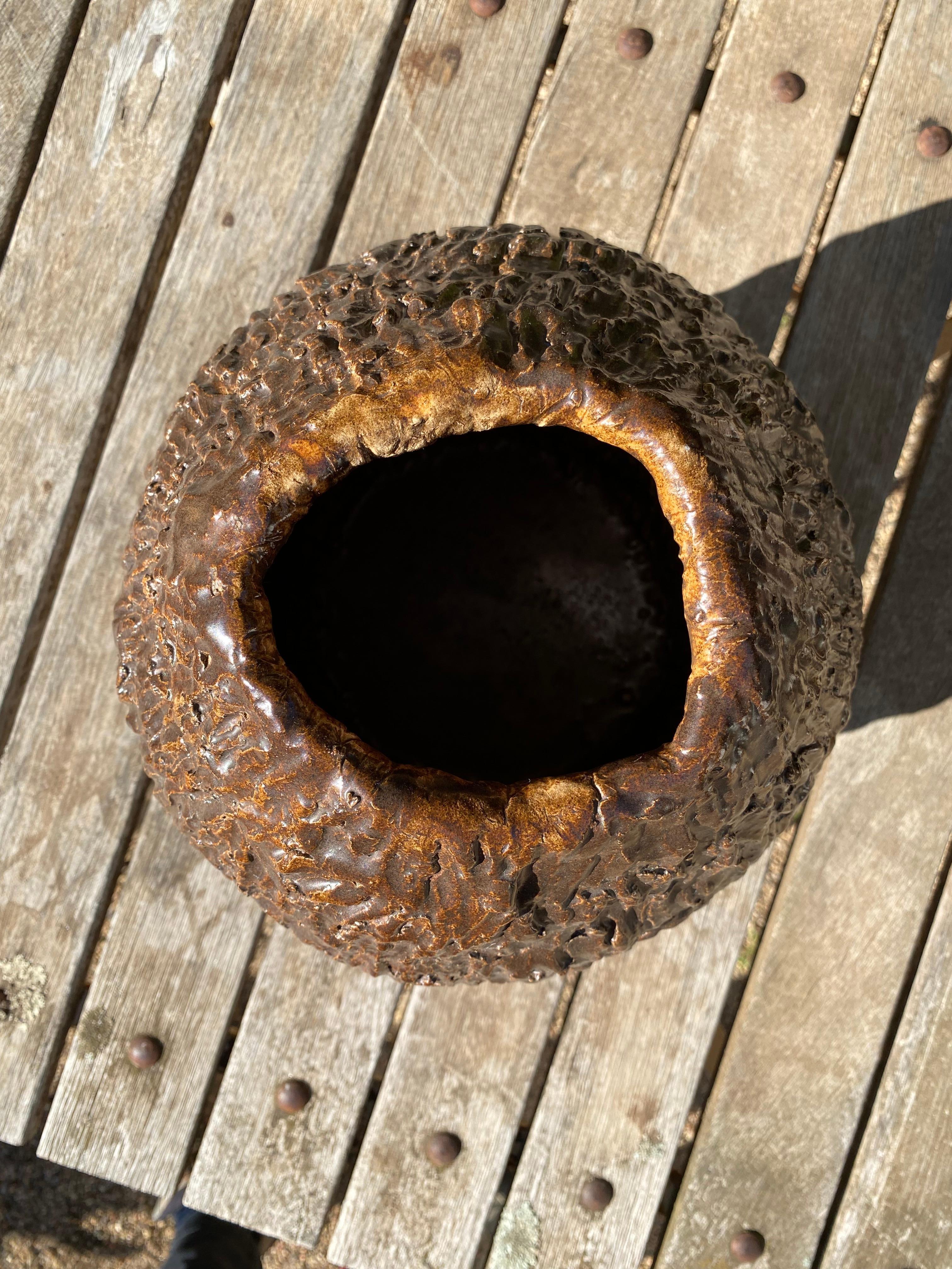 Vaso Faux Bois marrone cioccolato con texture corteccia anni '80 in vendita 7