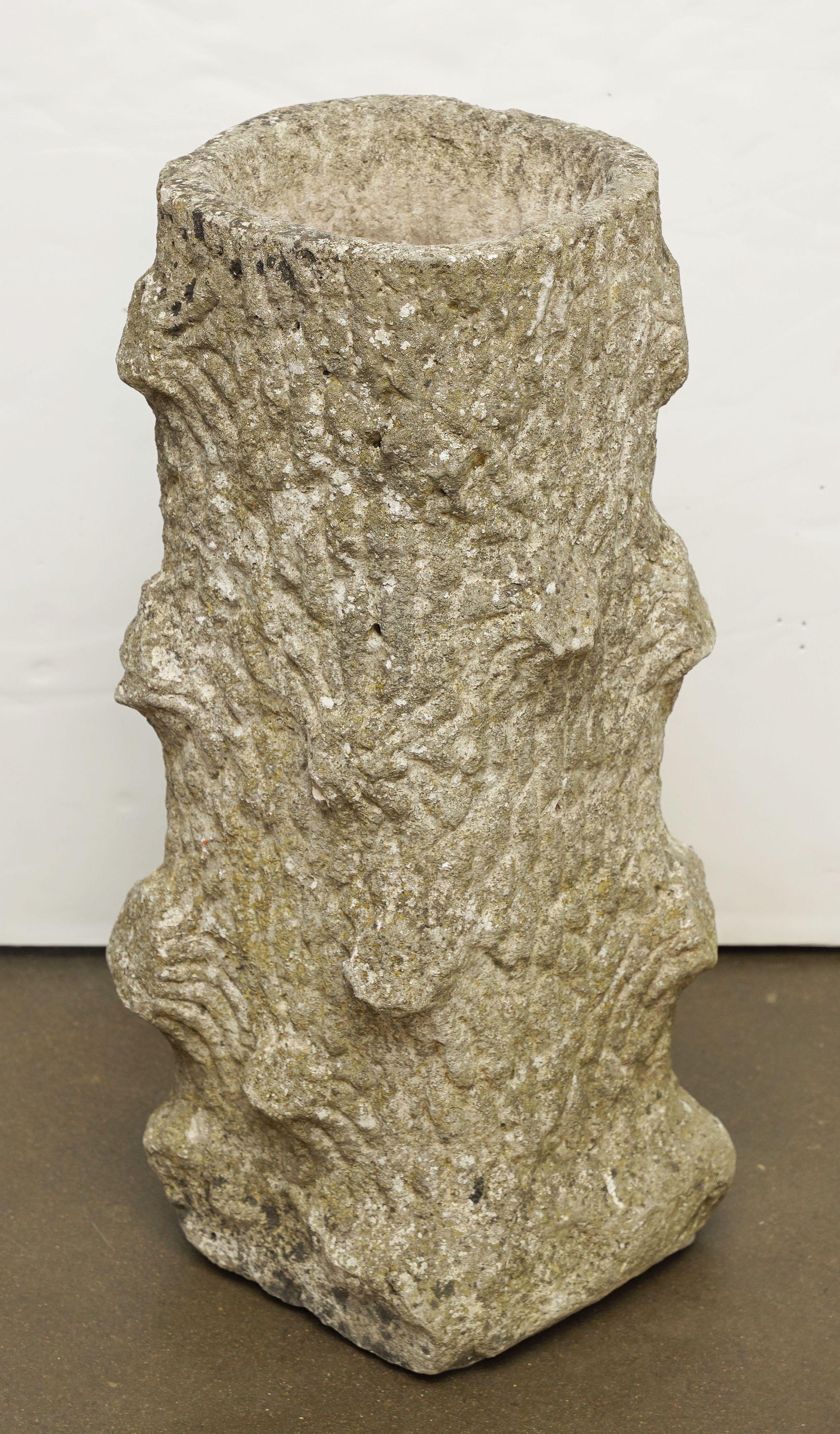 Fina pileta inglesa para pájaros, de piedra artificial o de composición, con un diseño de imitación de tronco de árbol alrededor de la circunferencia.

¡Perfecto para un jardín, un patio o un invernadero!

A 24,5 x An 10 x Pr 10

Dos disponibles -