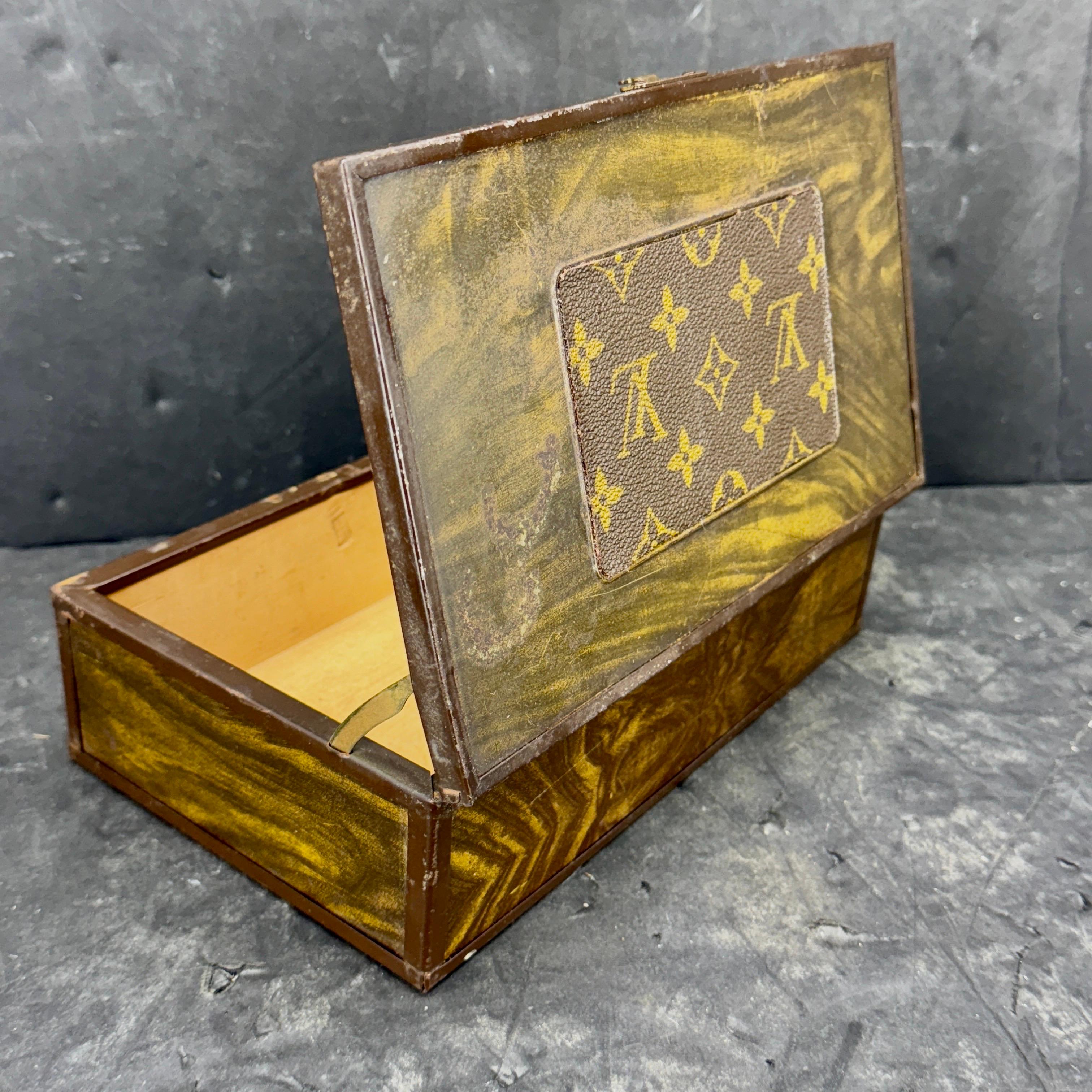 Mid-Century Modern Boîte à bijoux en faux bois avec miroir et tissu Louis Vuitton en vente