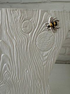 Vase silhouette en faux bois avec insectes sculptés et peints à la main