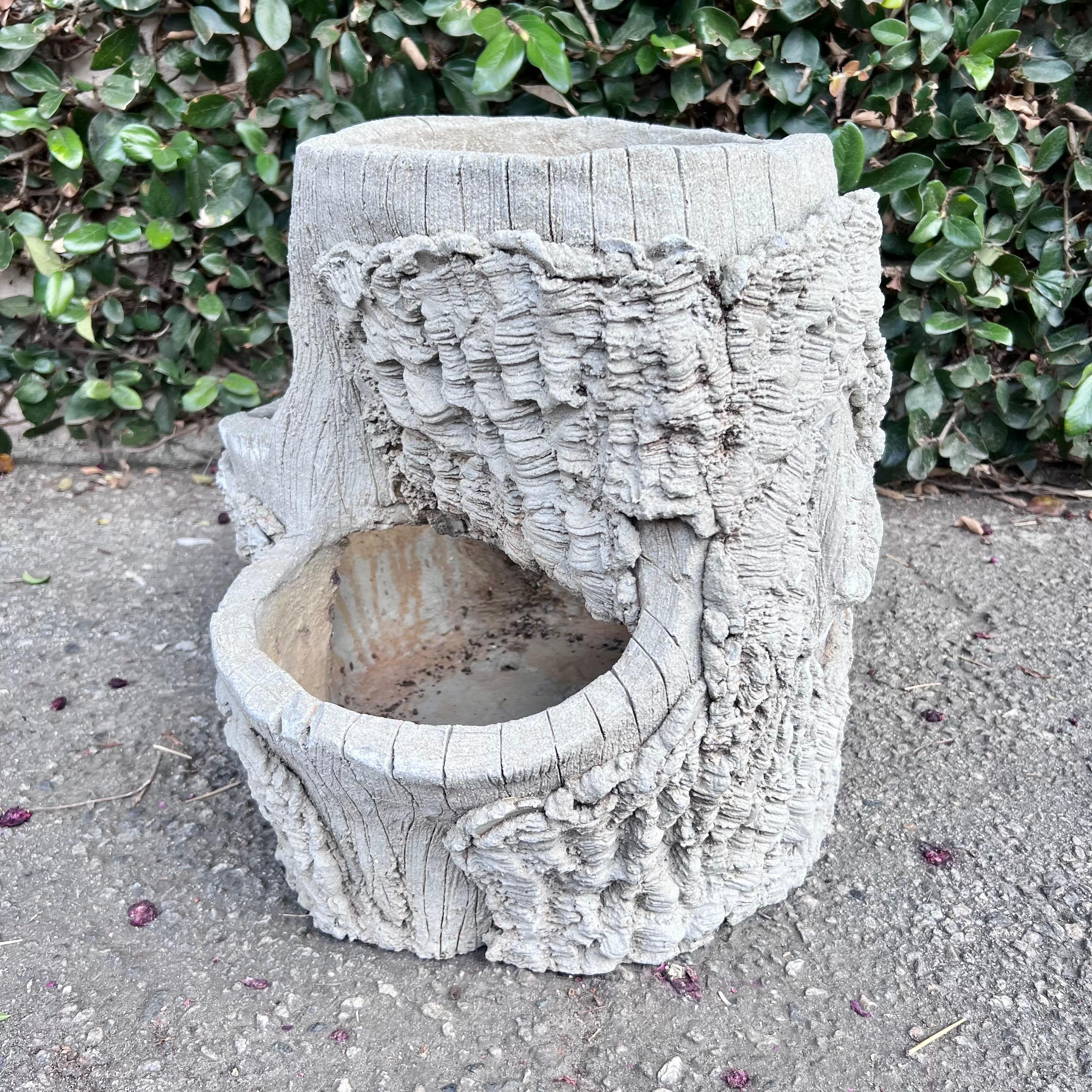 Faux Bois Baumstumpf Pflanzgefäß, 1970er Frankreich im Zustand „Gut“ im Angebot in Los Angeles, CA