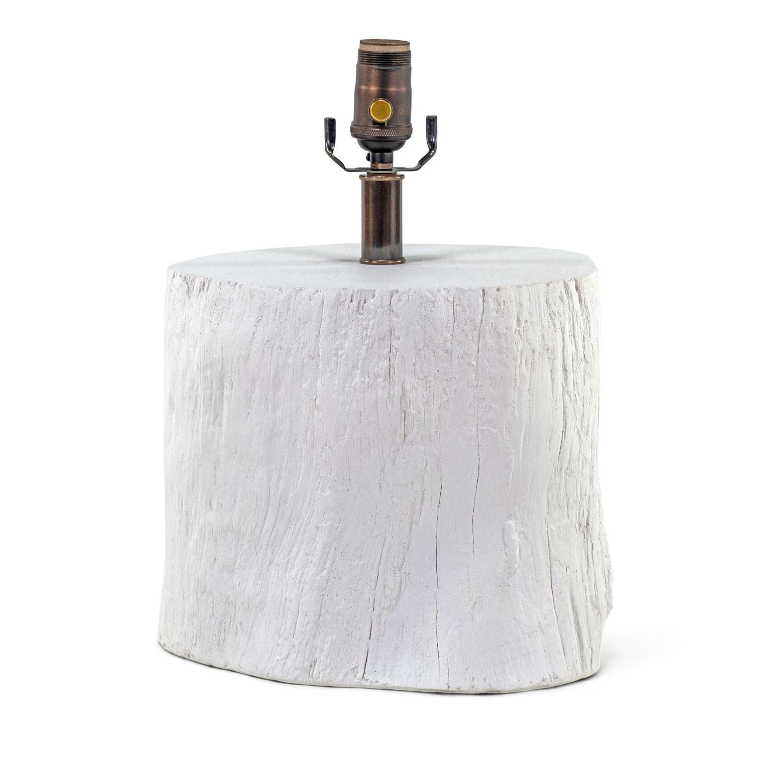 Américain Lampe en plâtre blanc Faux Bois 'Tree Stump' en vente