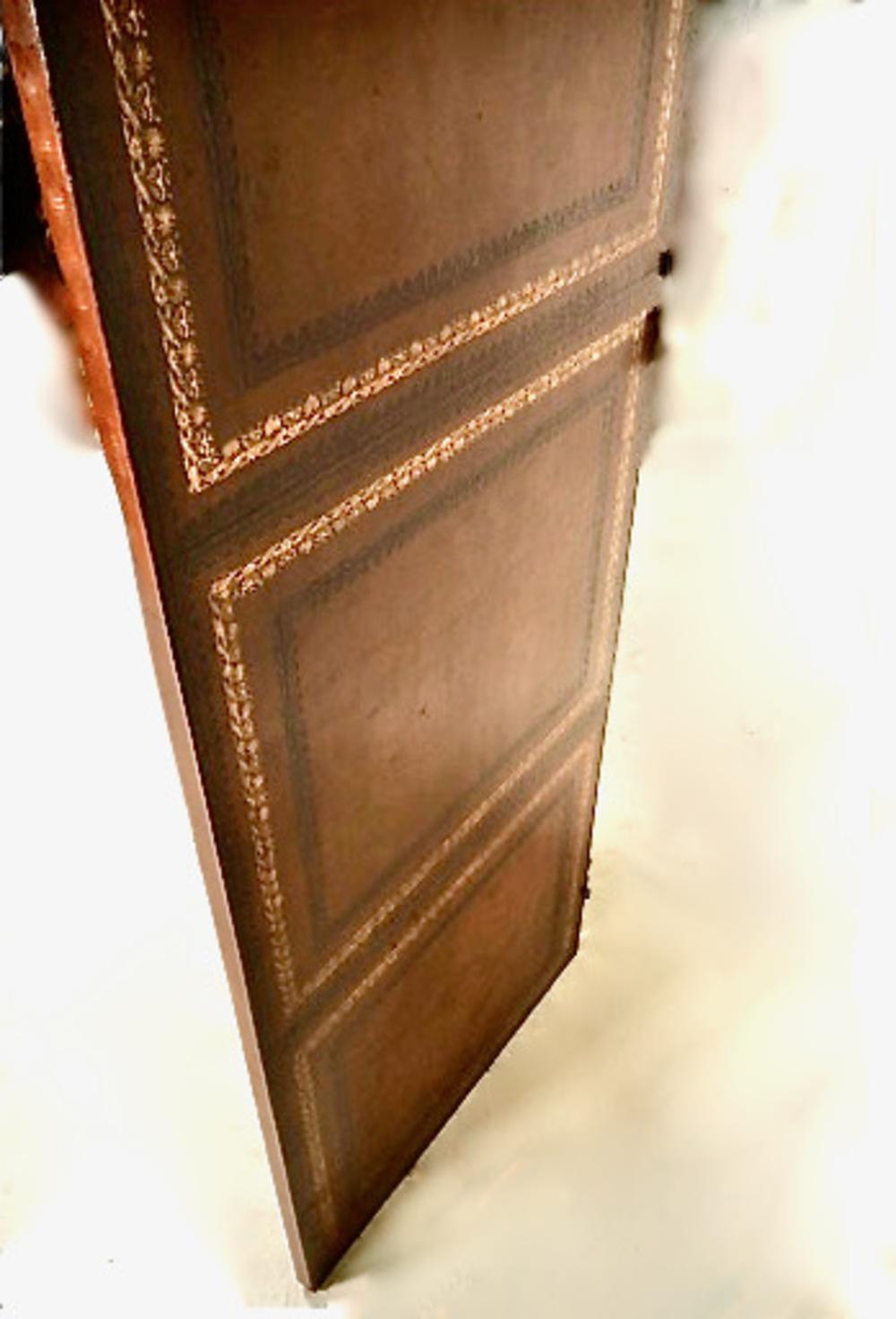 Faux paravent en cuir en vente 1