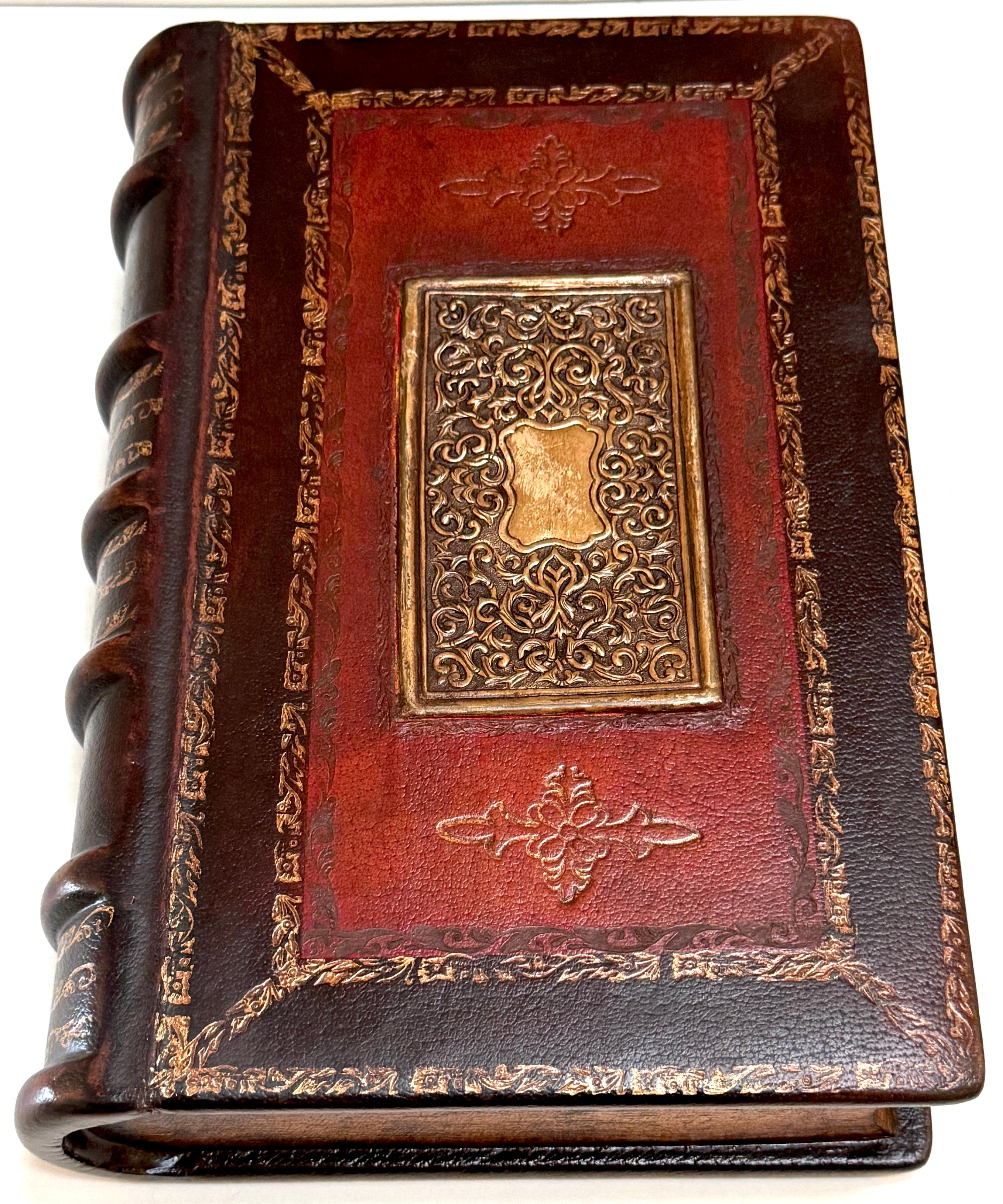 Libro de imitación / Tomo Caja de mesa de cuero dorado y bronce 'Old English Homes en venta 2