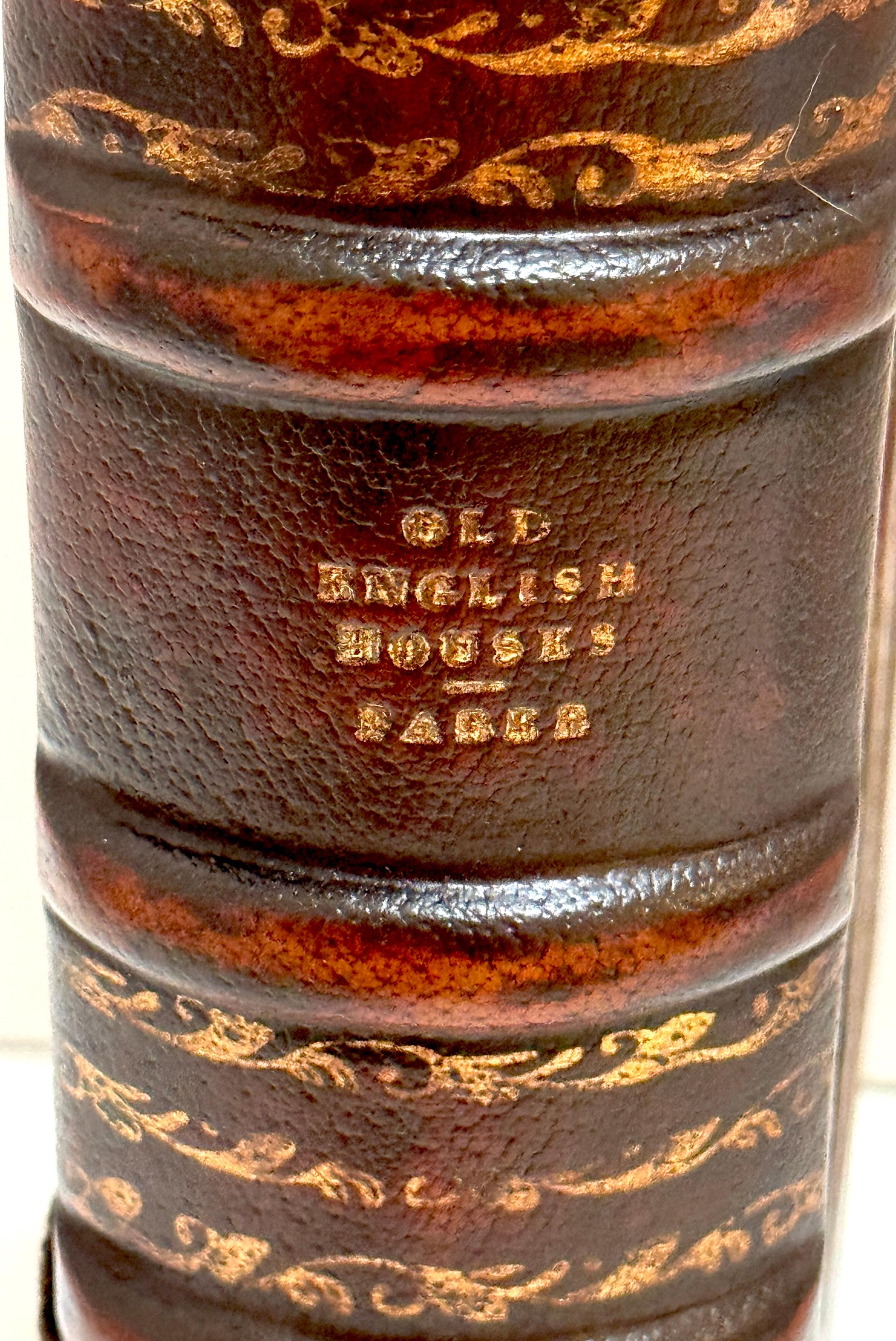 Libro de imitación / Tomo Caja de mesa de cuero dorado y bronce 'Old English Homes en venta 4