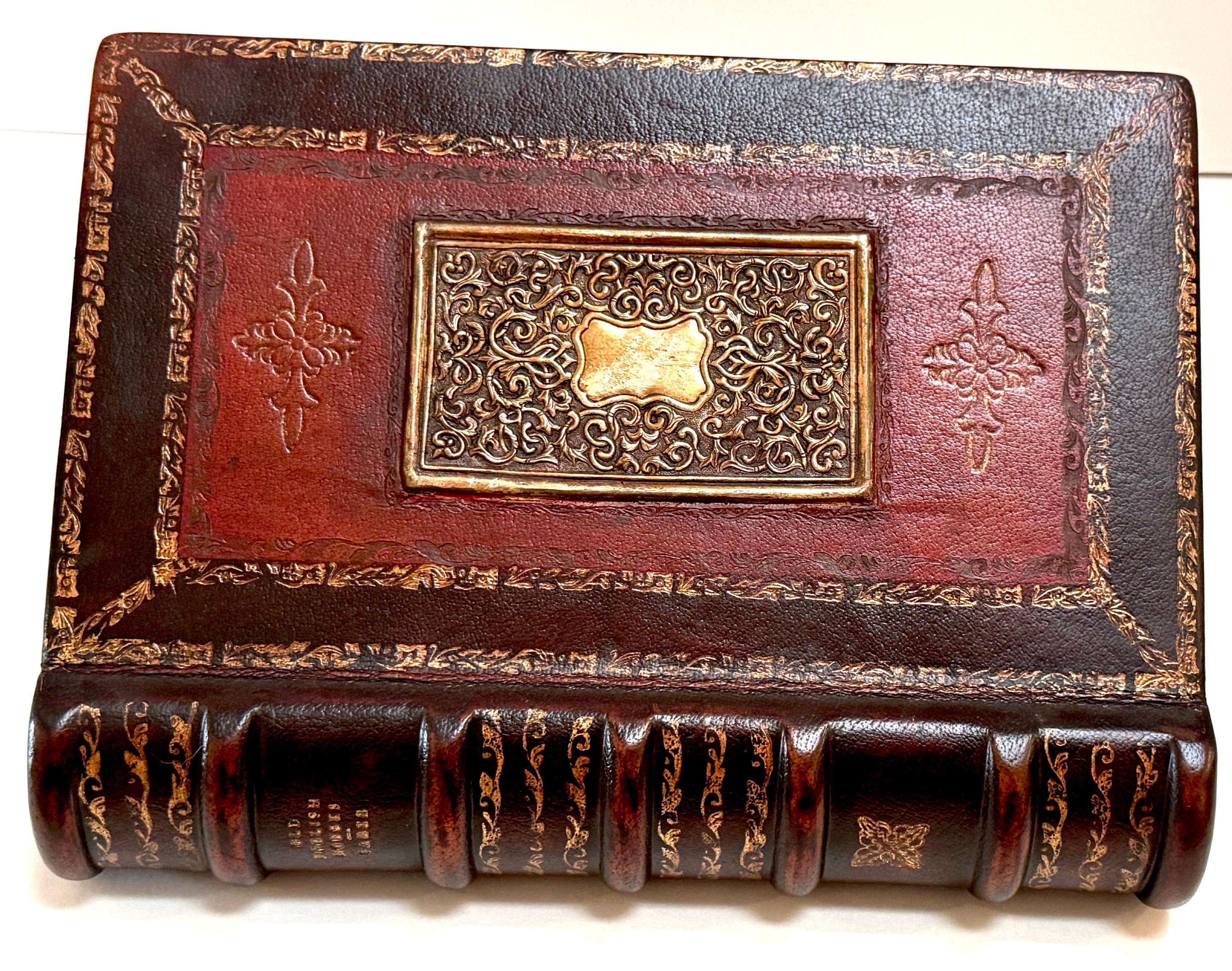Libro de imitación / Tomo Caja de mesa de cuero dorado y bronce 'Old English Homes En relieve en venta