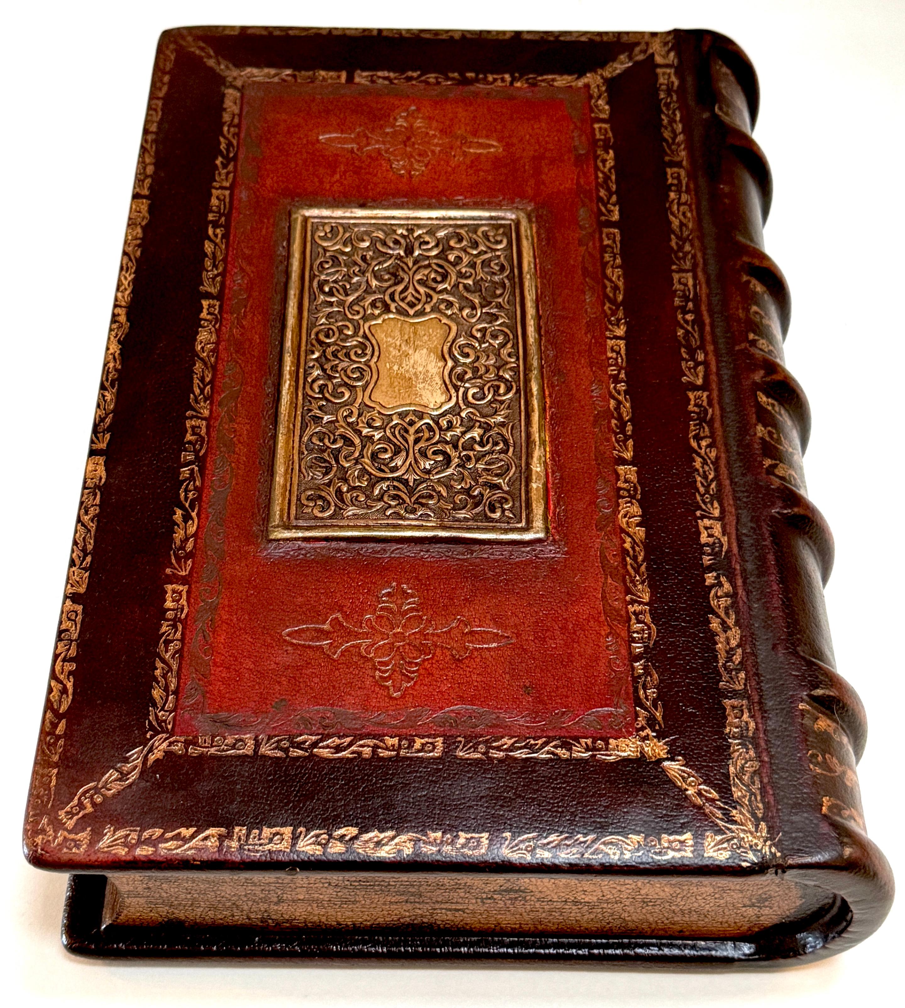 Libro de imitación / Tomo Caja de mesa de cuero dorado y bronce 'Old English Homes en Bueno estado para la venta en West Palm Beach, FL
