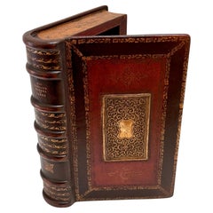 Faux Book / Tome Gilt Tooled Leder & Bronze Tischschachtel 'Old English Homes' aus vergoldetem Leder