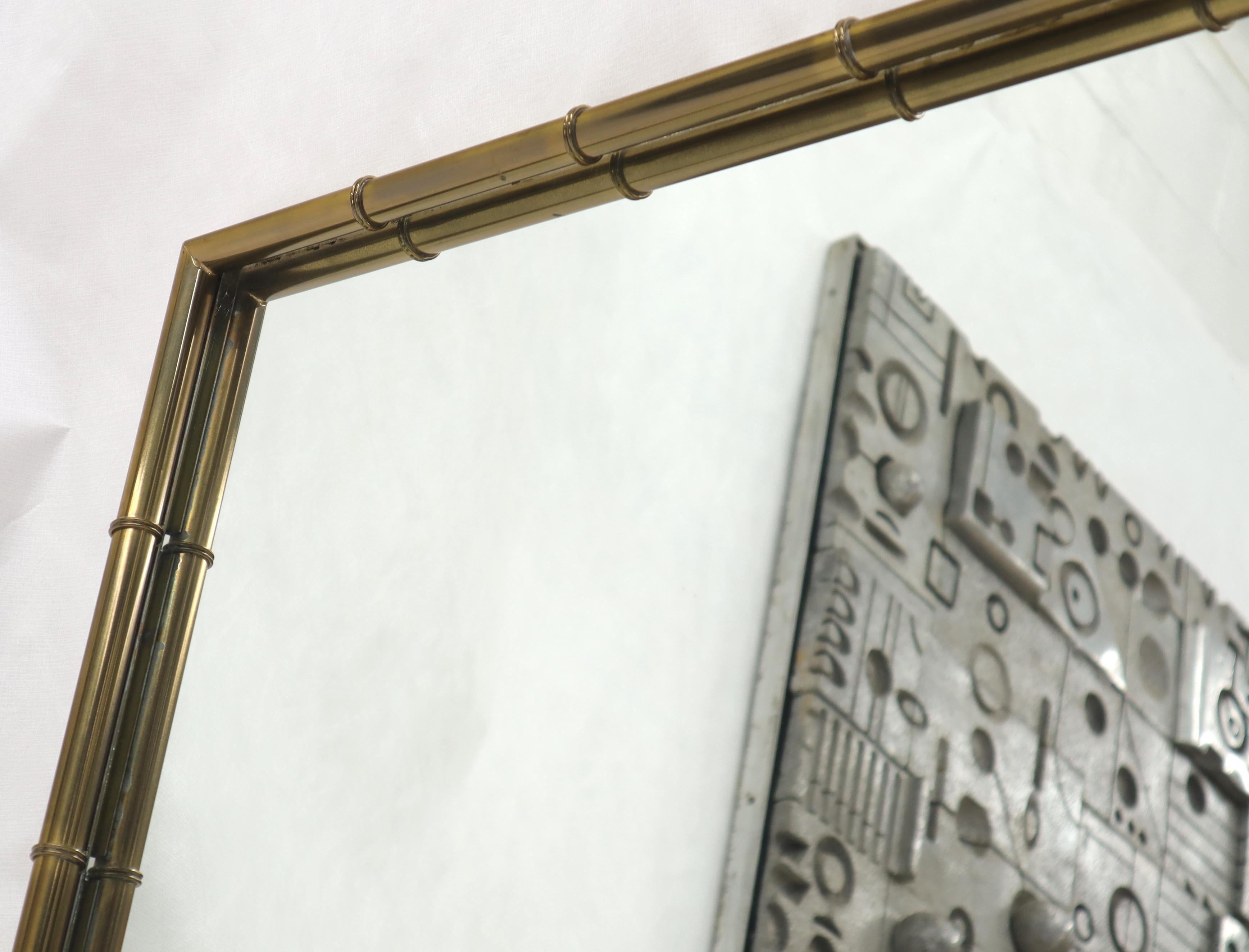 Miroir rectangulaire avec cadre en bambou en laiton artificiel en vente 1