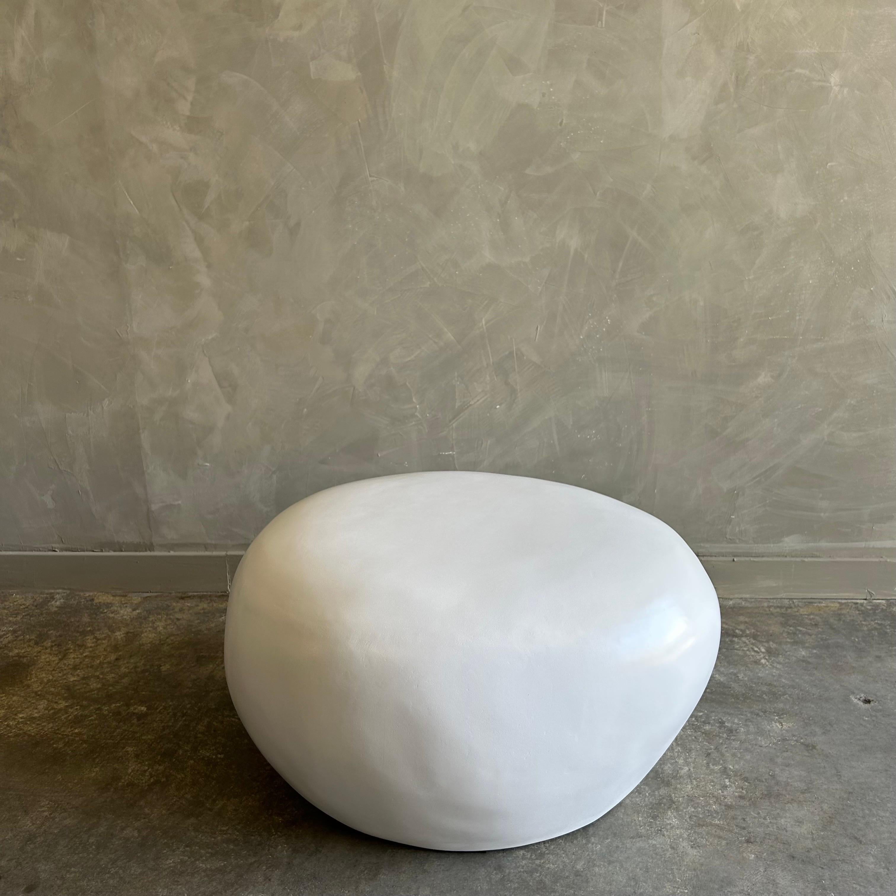 Outdoor pebble stone garden seat
Size: 29”w x 26”d x 16”h
Organic stone seat, available for immediate delivery.
Shown in white, also available in natural gray.
Cast Stone Pebble Seat is an organically-shaped concrete seating sculpture it’s furniture