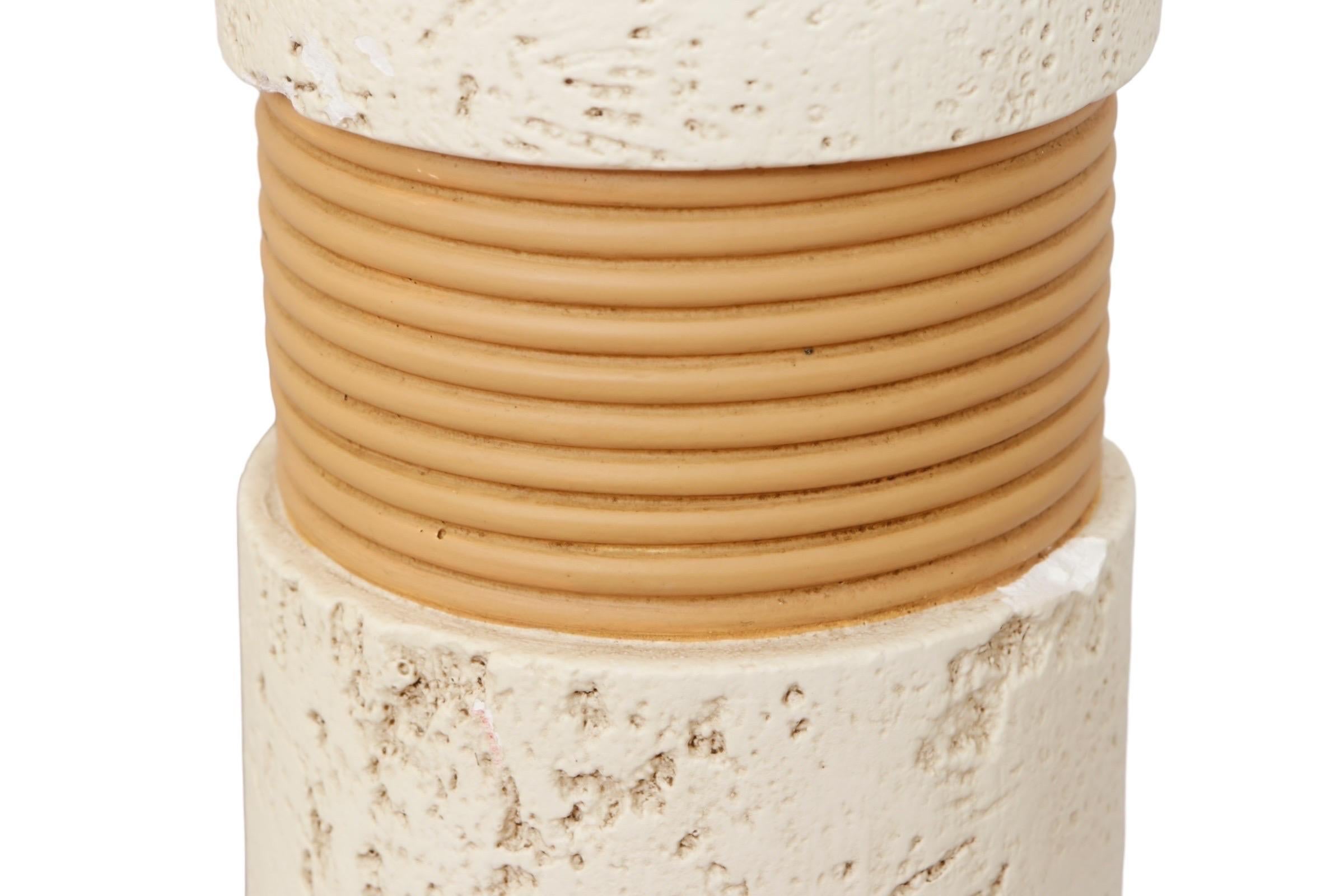 Fin du 20e siècle Paire de lampes de table en faux corail Stone en vente