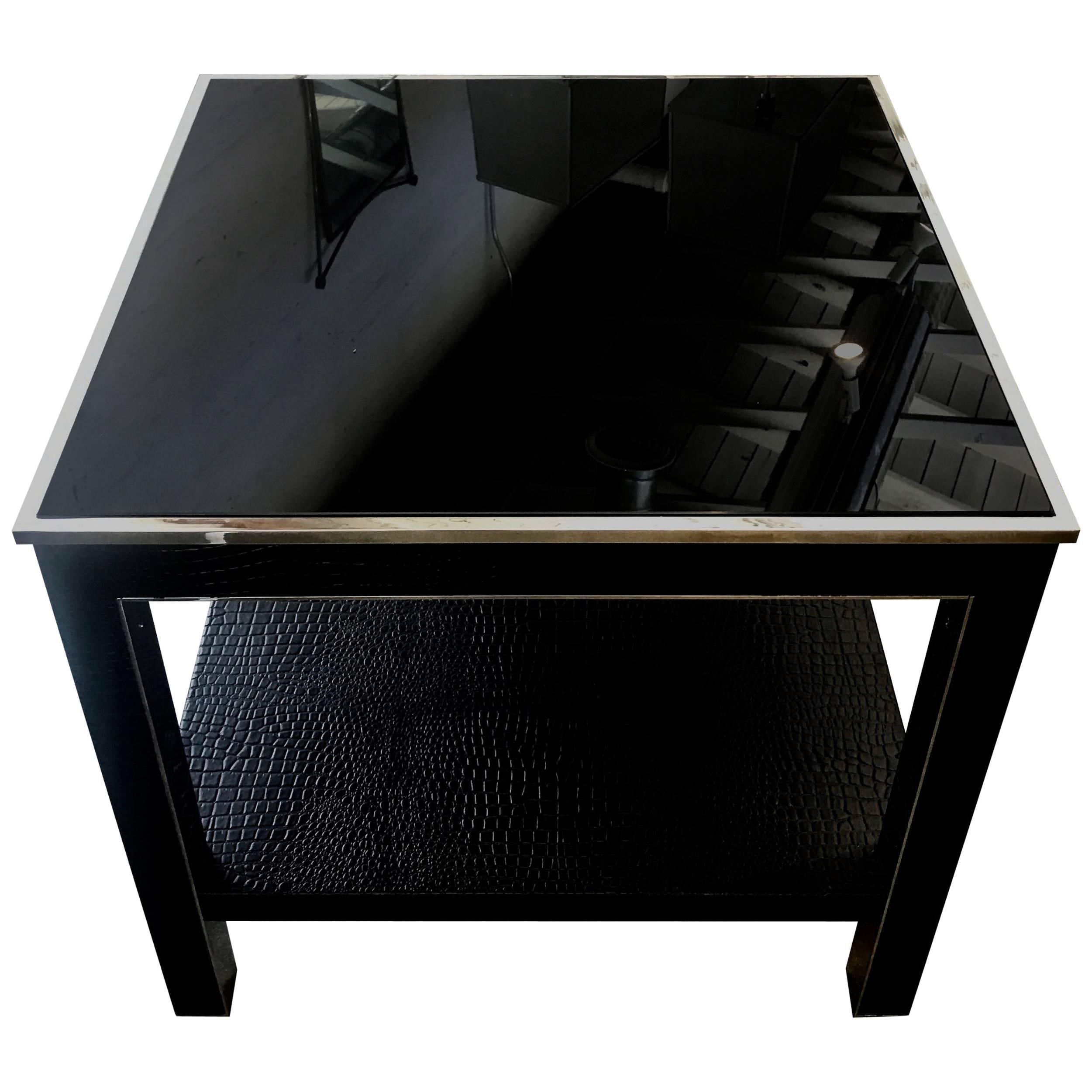 Table avec tiroir en faux crocodile et acier